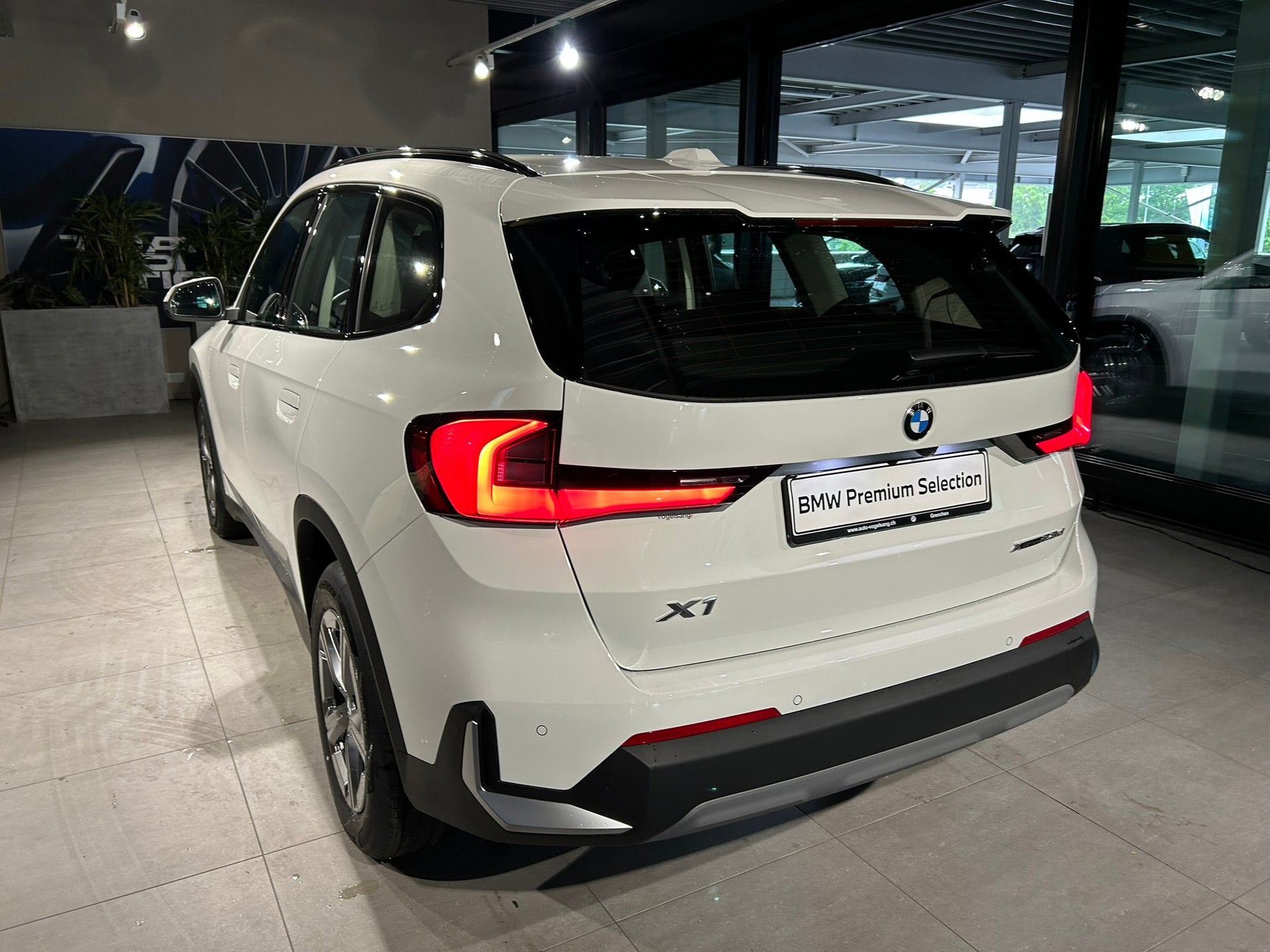 BMW X1 xDrive 23d 48V-image-6