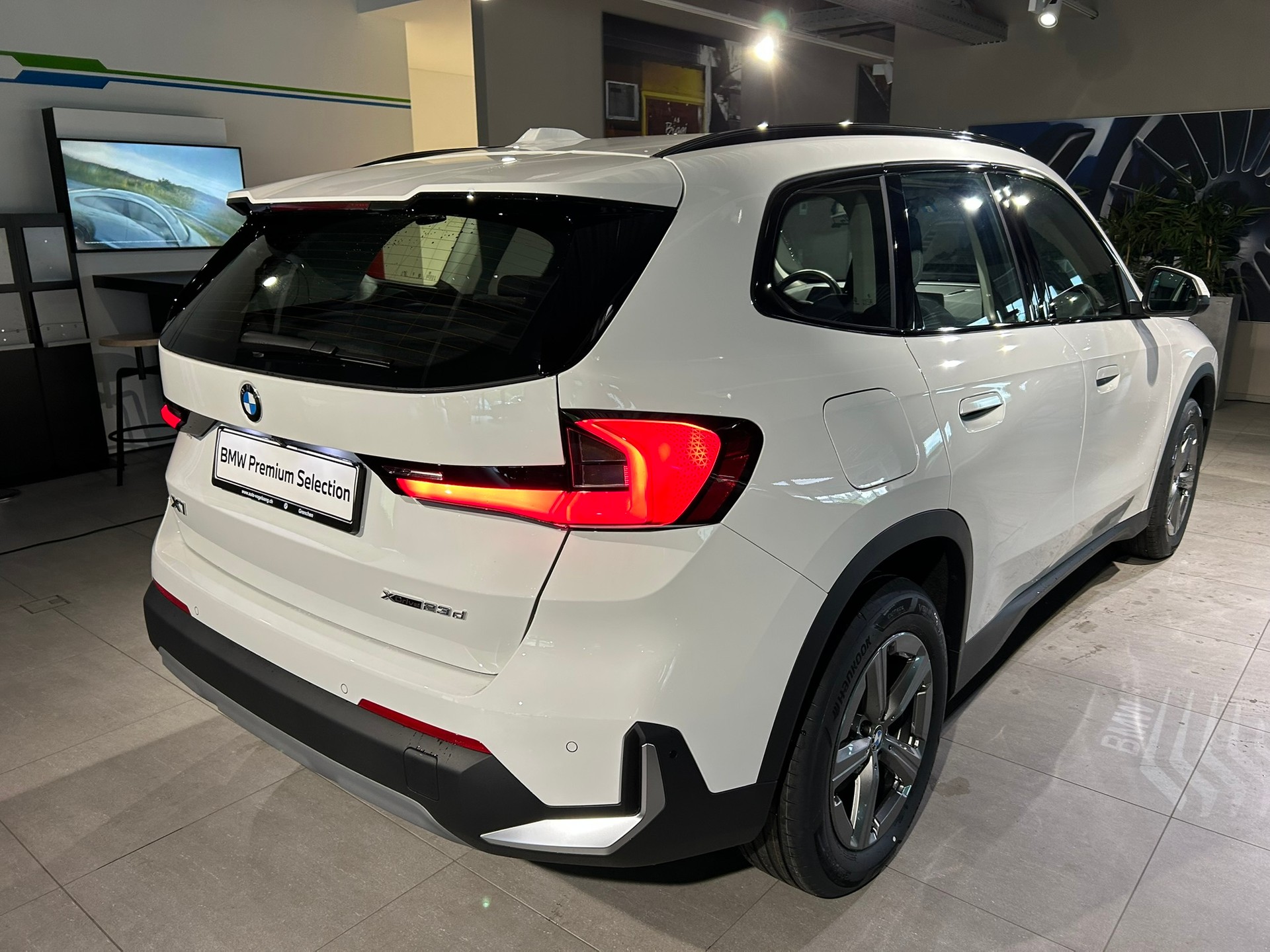 BMW X1 xDrive 23d 48V-image-12