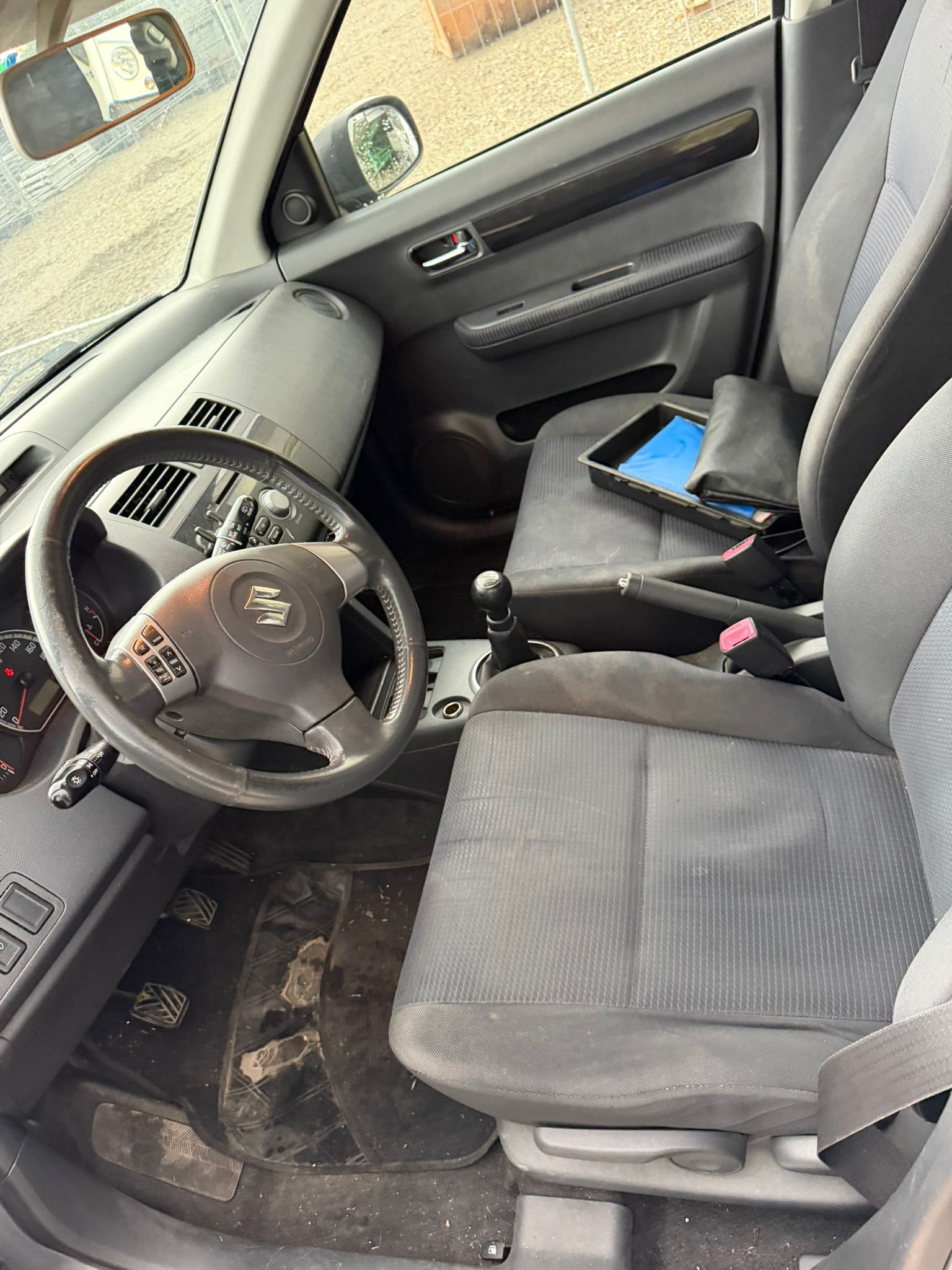SUZUKI Swift 1.3i 16V GL Top-image-10