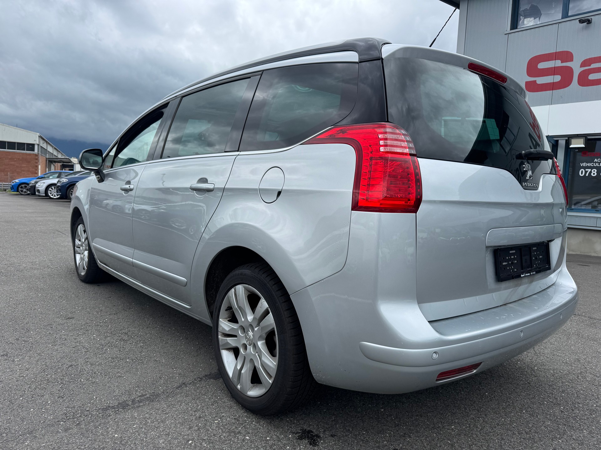 PEUGEOT 5008 1.6 THP Allure Tiptronic-image-5