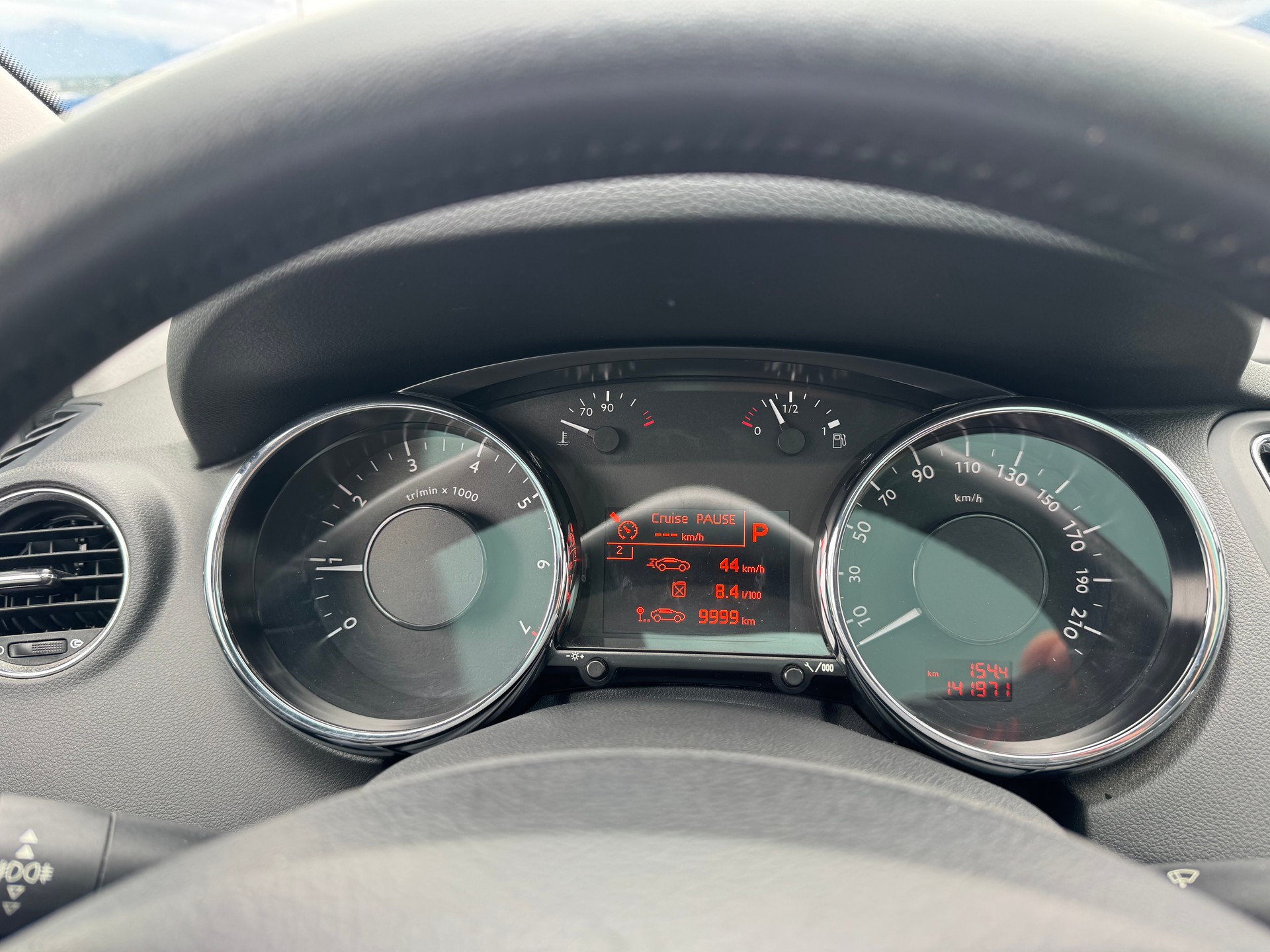 PEUGEOT 5008 1.6 THP Allure Tiptronic-image-13