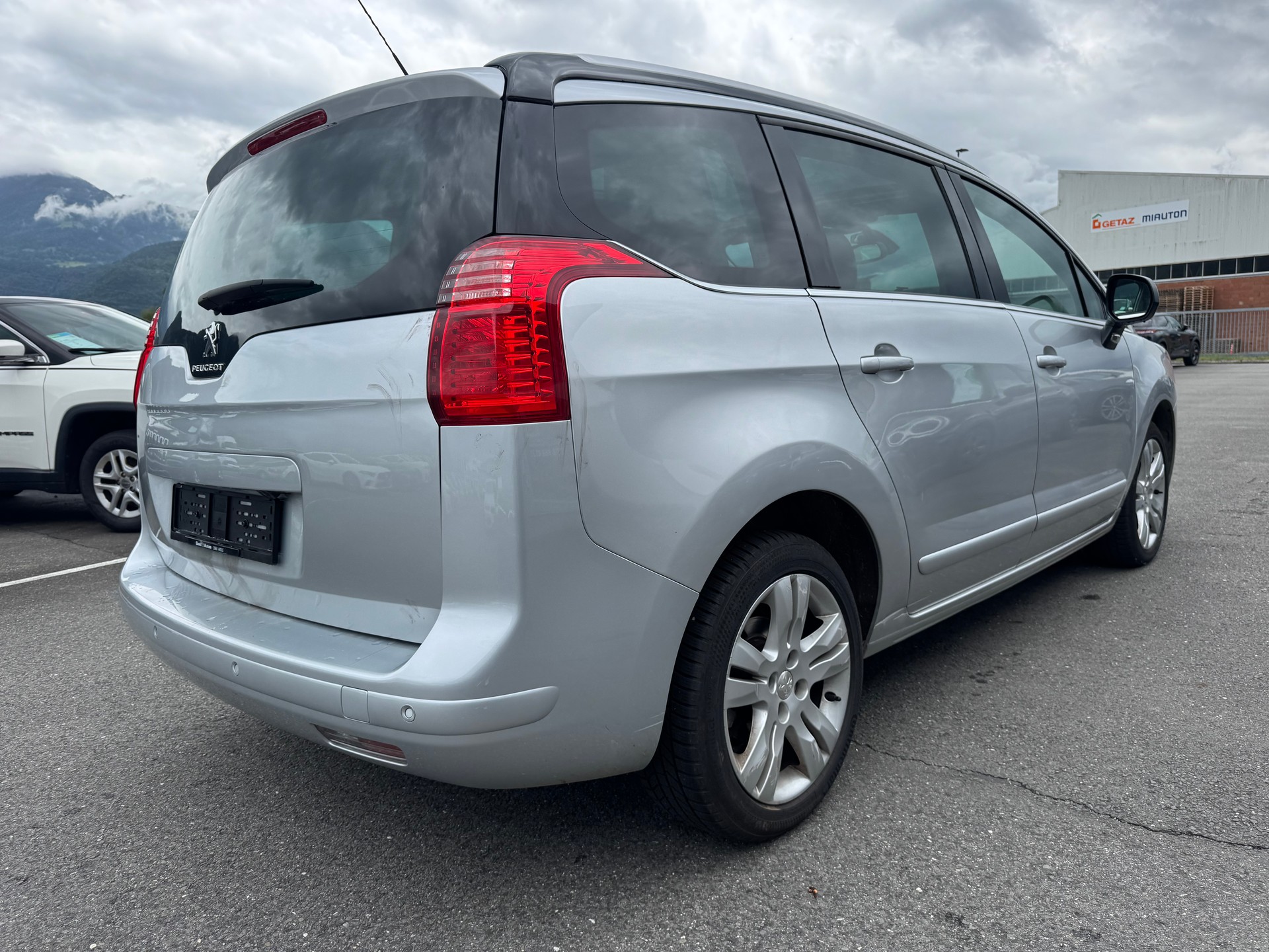 PEUGEOT 5008 1.6 THP Allure Tiptronic-showroom-element-3