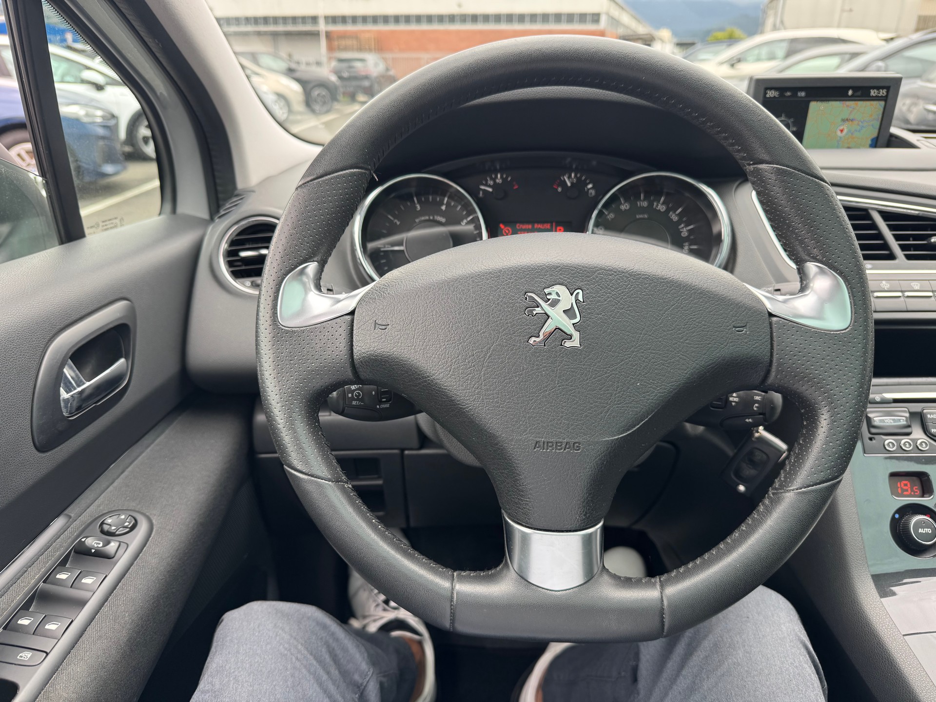 PEUGEOT 5008 1.6 THP Allure Tiptronic-image-12