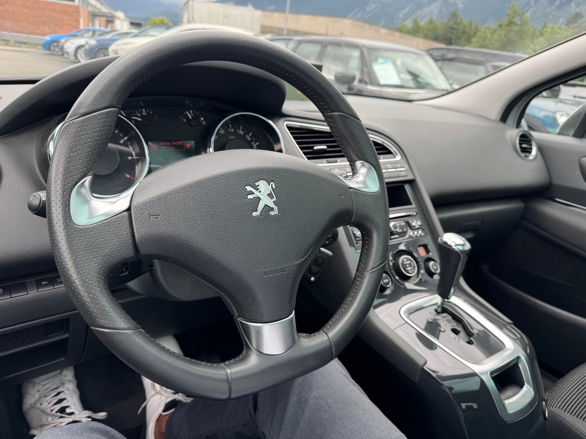 PEUGEOT 5008 1.6 THP Allure Tiptronic-image-18