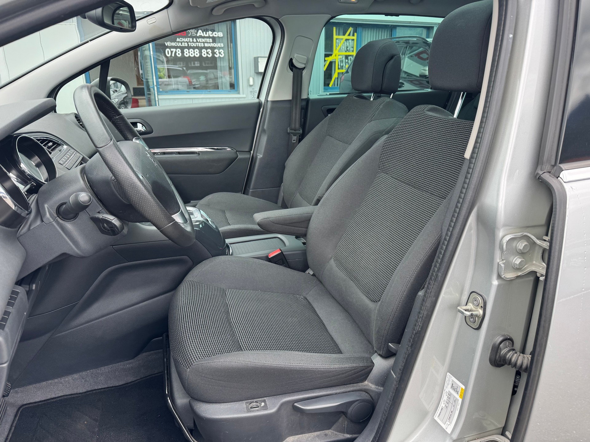 PEUGEOT 5008 1.6 THP Allure Tiptronic-image-10