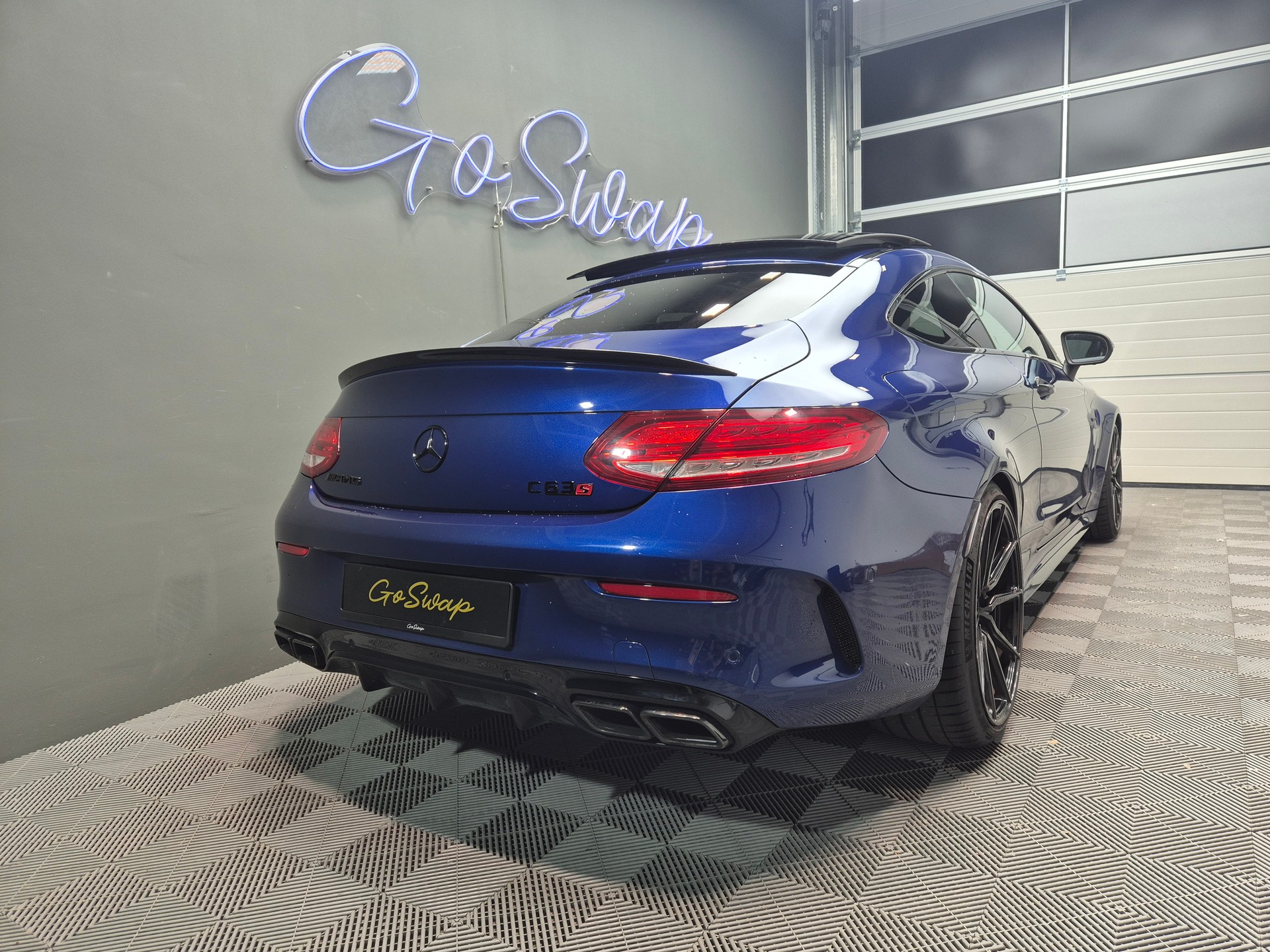 MERCEDES-BENZ C 63 S AMG Speedshift-showroom-element-2