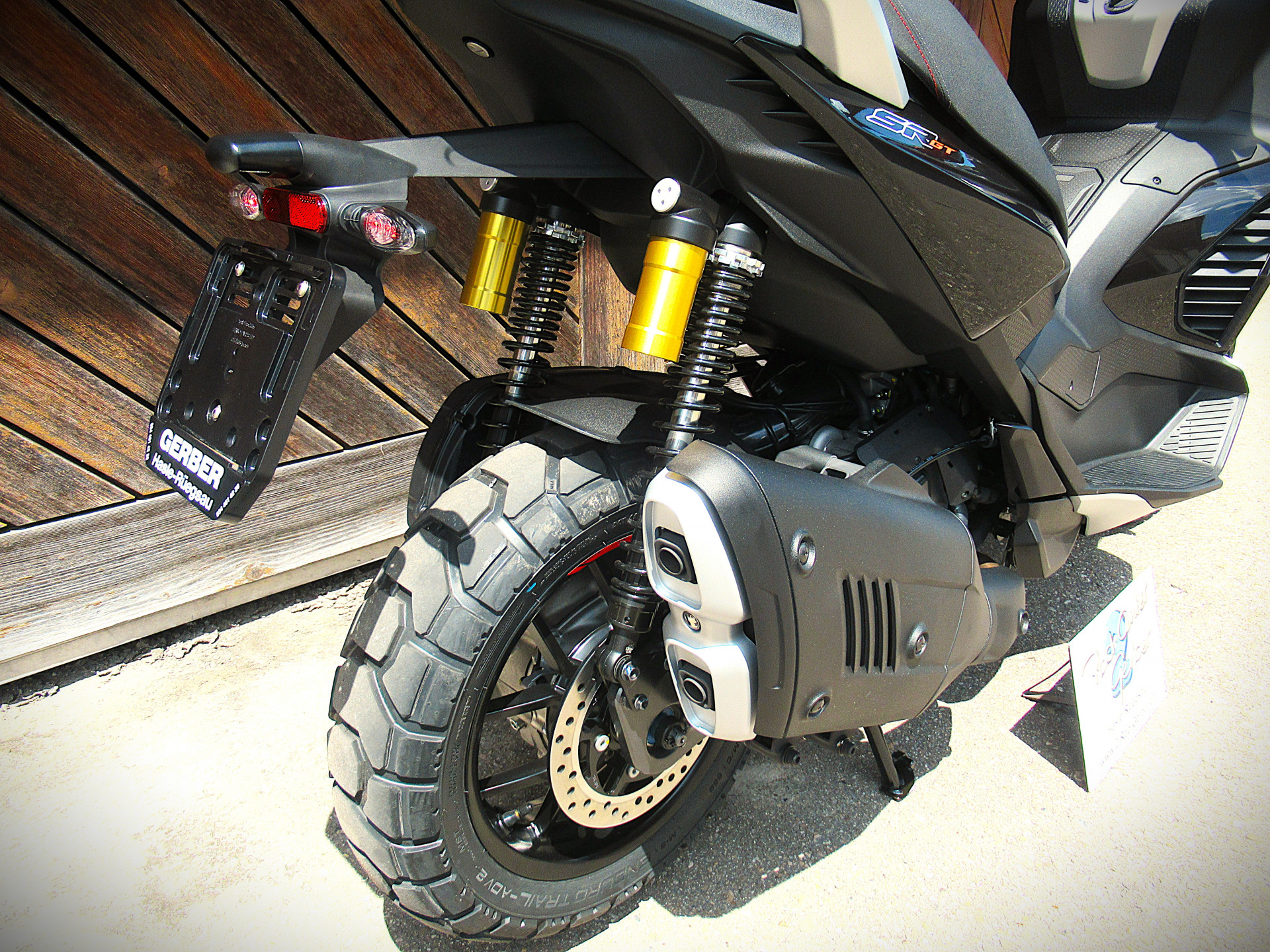 APRILIA SR GT 400-image-4