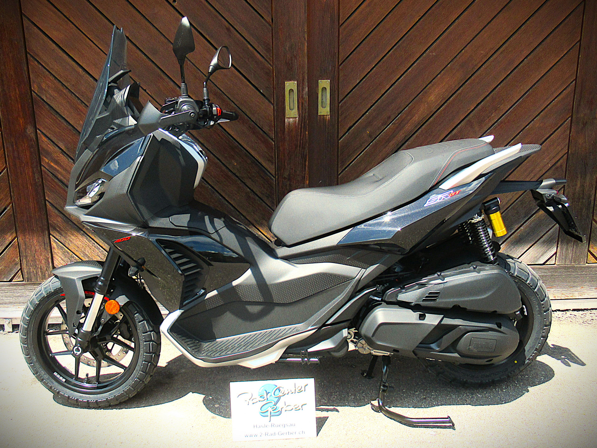 APRILIA SR GT 400-image-8