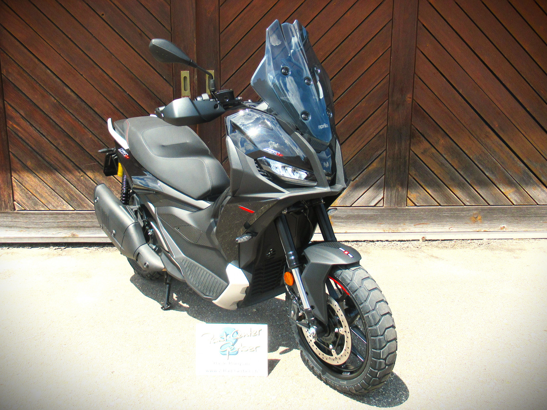 APRILIA SR GT 400-image-0