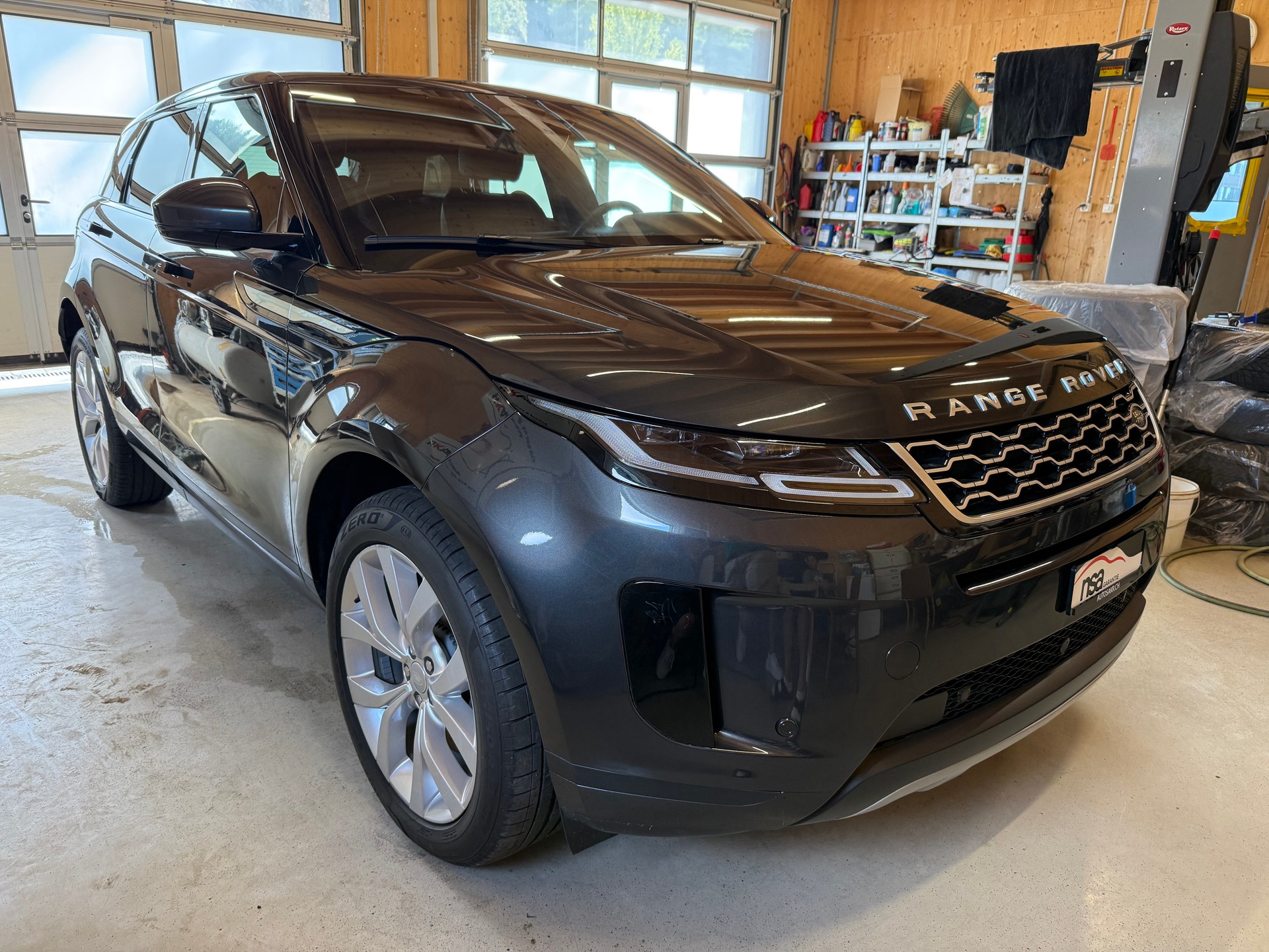 LAND ROVER Range Rover Evoque P 300e SE AT8-showroom-element-2