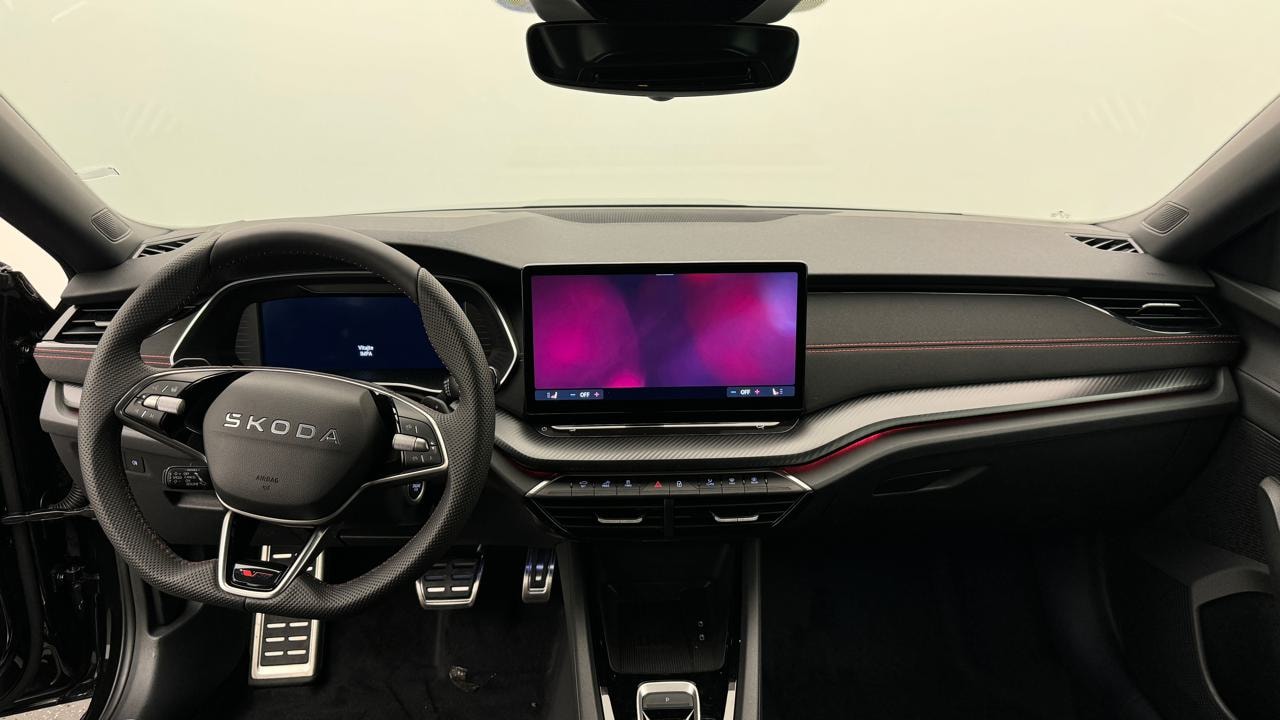 SKODA Octavia Combi 2.0 TSI DSG RS-image-5