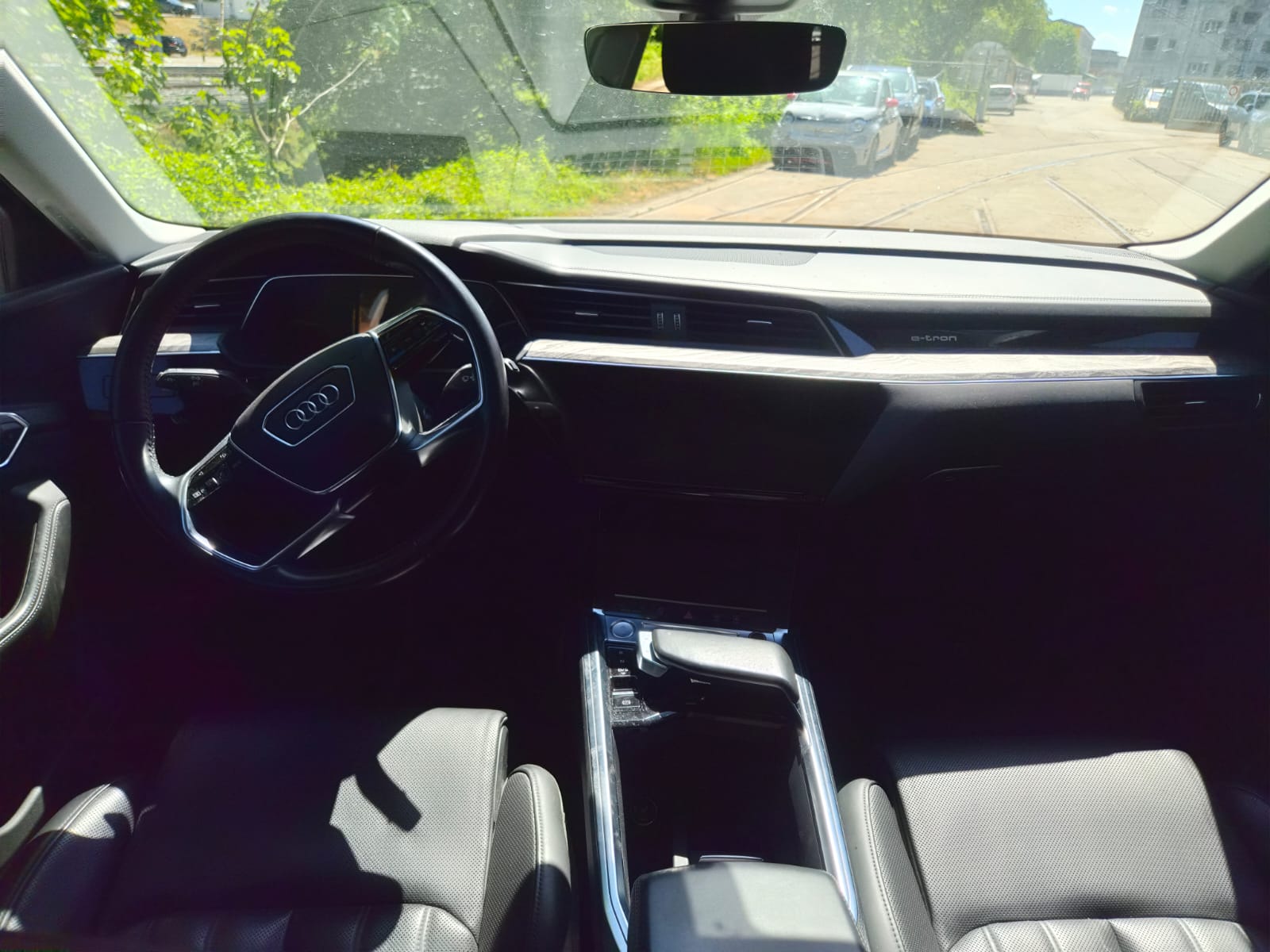 AUDI e-tron 55 Advanced quattro-image-8