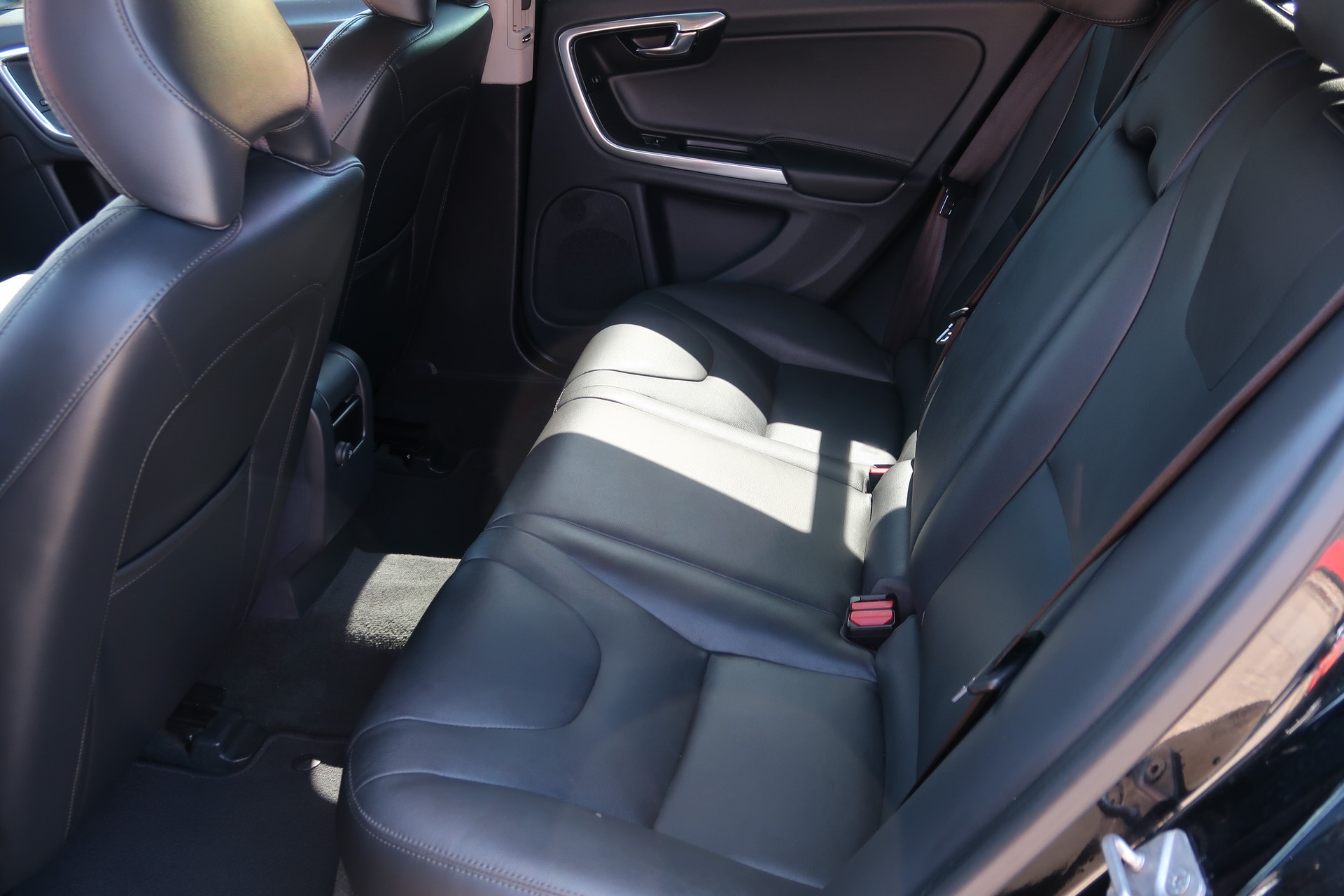 VOLVO V60 D4 AWD Kinetic Fleet Geartronic-image-8