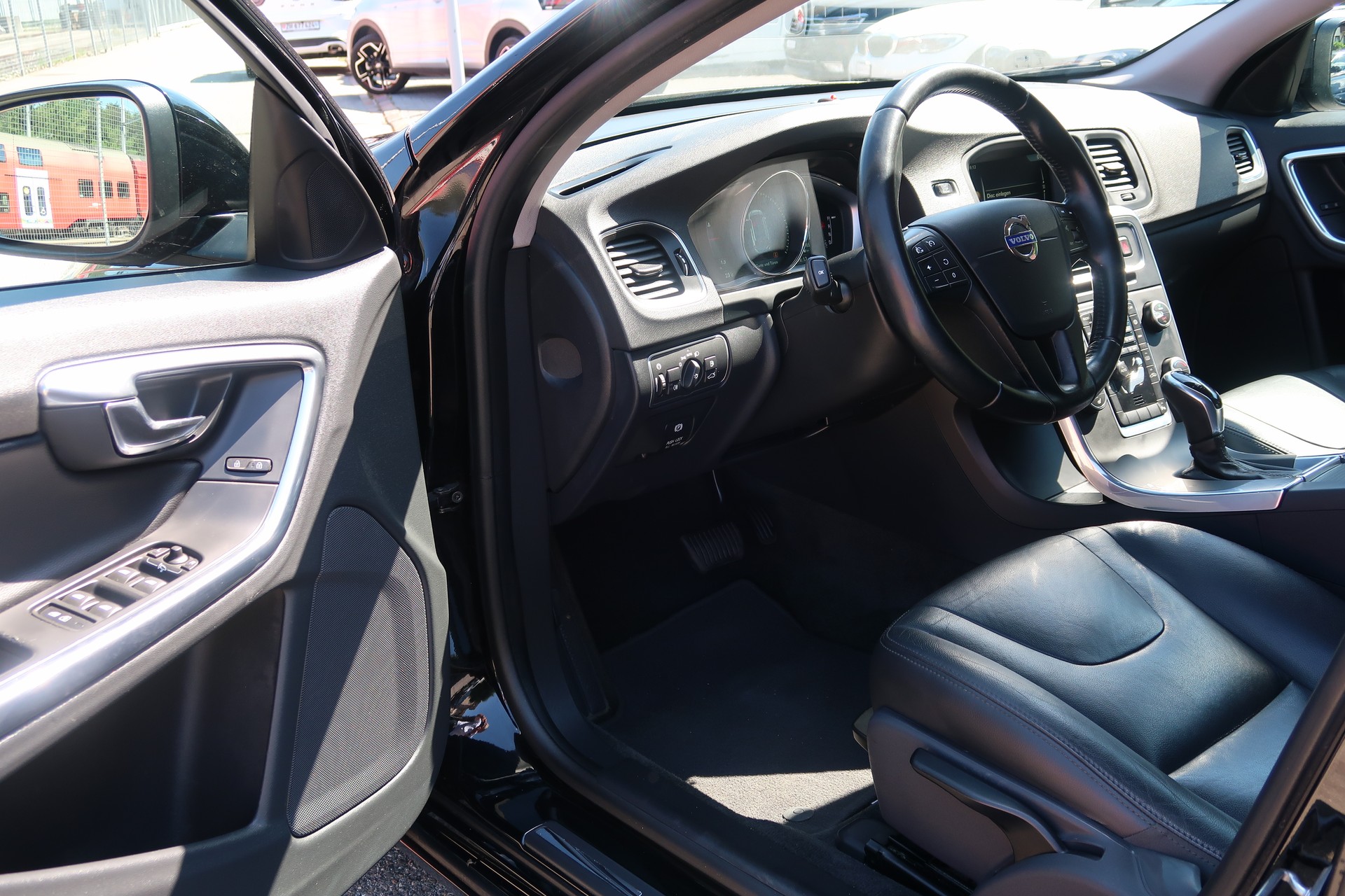 VOLVO V60 D4 AWD Kinetic Fleet Geartronic-image-7
