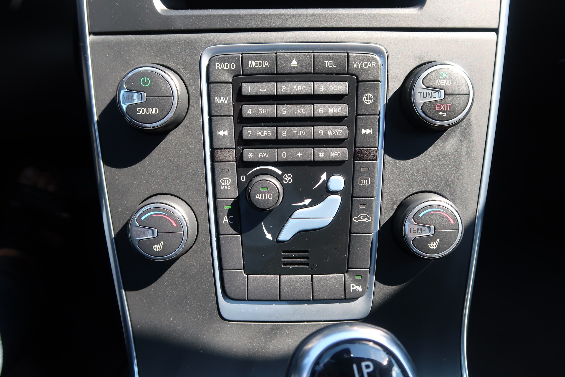 VOLVO V60 D4 AWD Kinetic Fleet Geartronic-image-13