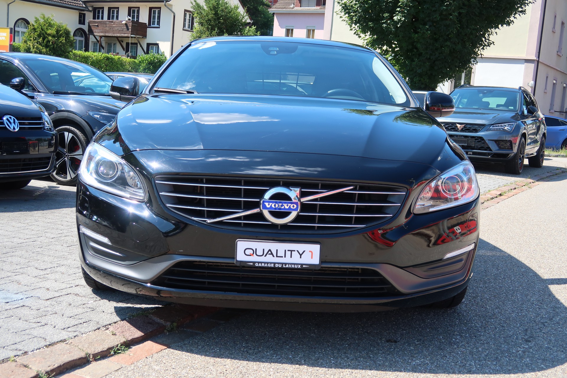 VOLVO V60 D4 AWD Kinetic Fleet Geartronic-showroom-element-1