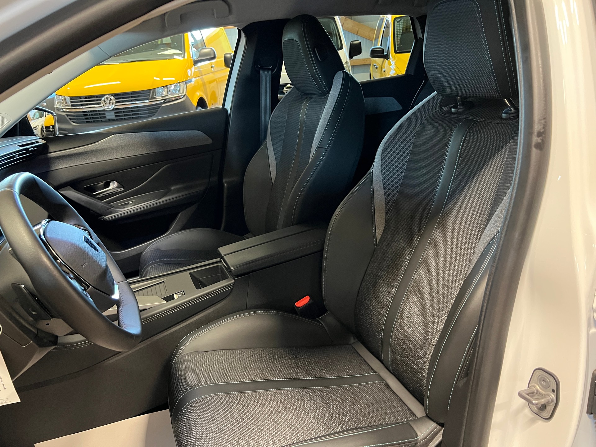 PEUGEOT 308 SW 1.5 BlueHDI Allure Pack EAT8-image-9
