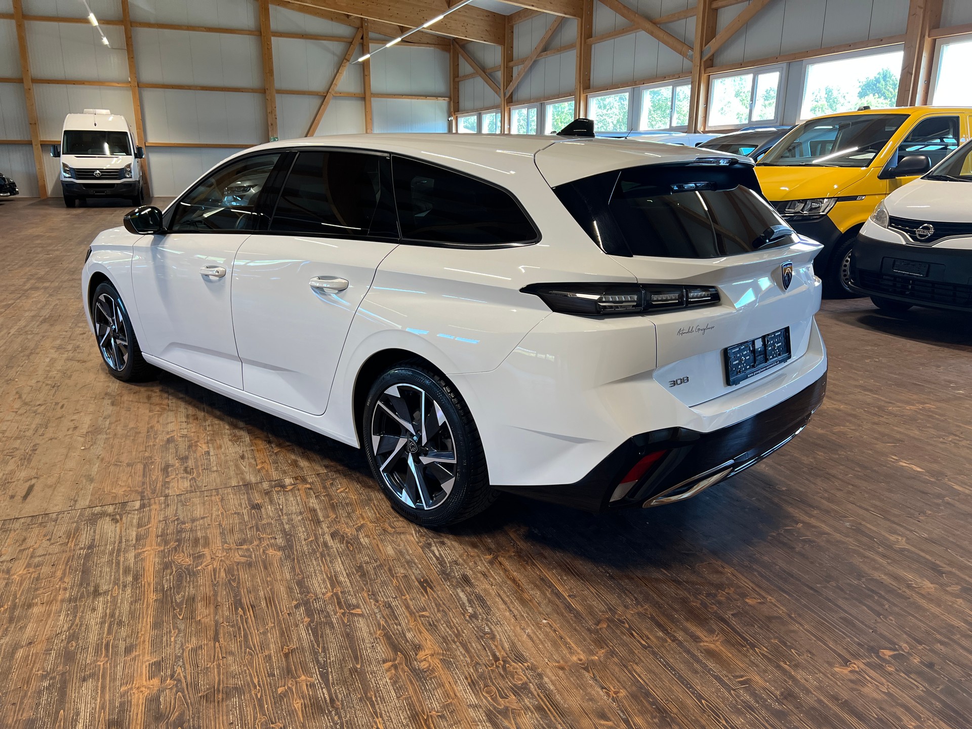 PEUGEOT 308 SW 1.5 BlueHDI Allure Pack EAT8-image-6