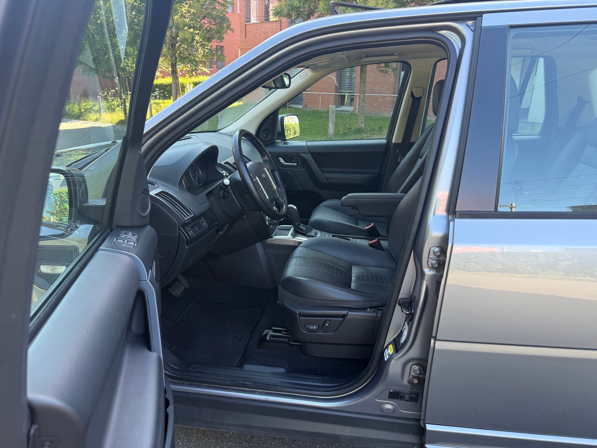 LAND ROVER Freelander 2.2 SD4 HSE Automatic-image-12