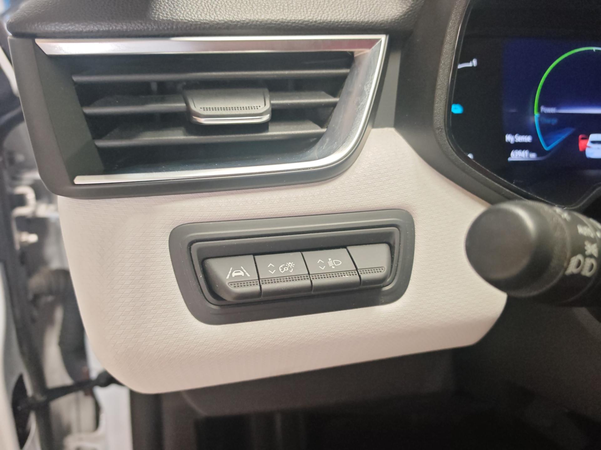RENAULT Clio 1.6 E-Tech Techno-image-17