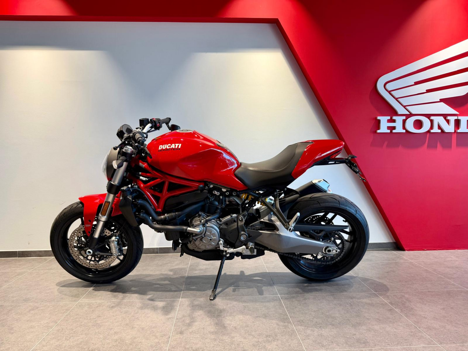 DUCATI Monster 821-image-1