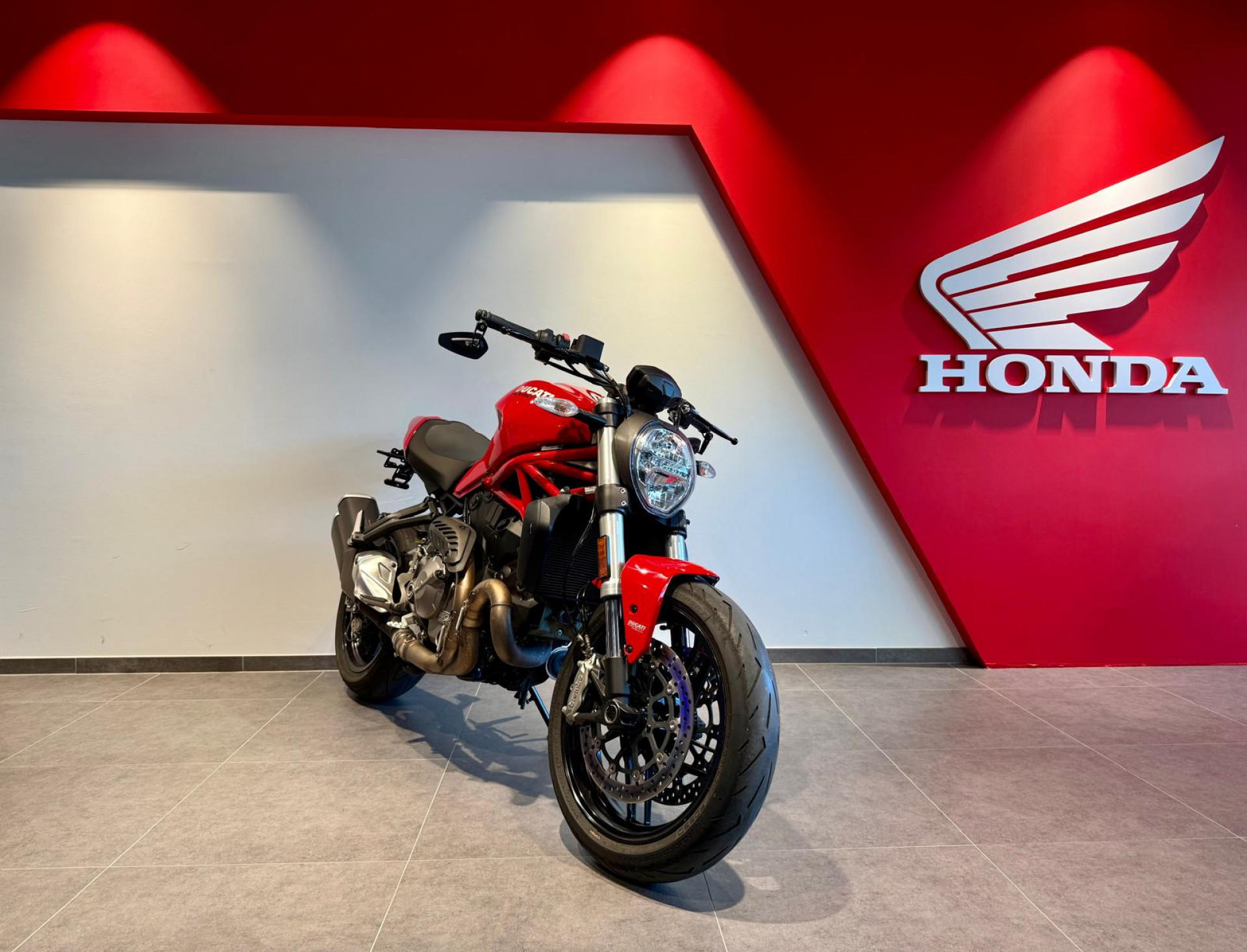 DUCATI Monster 821-image-0