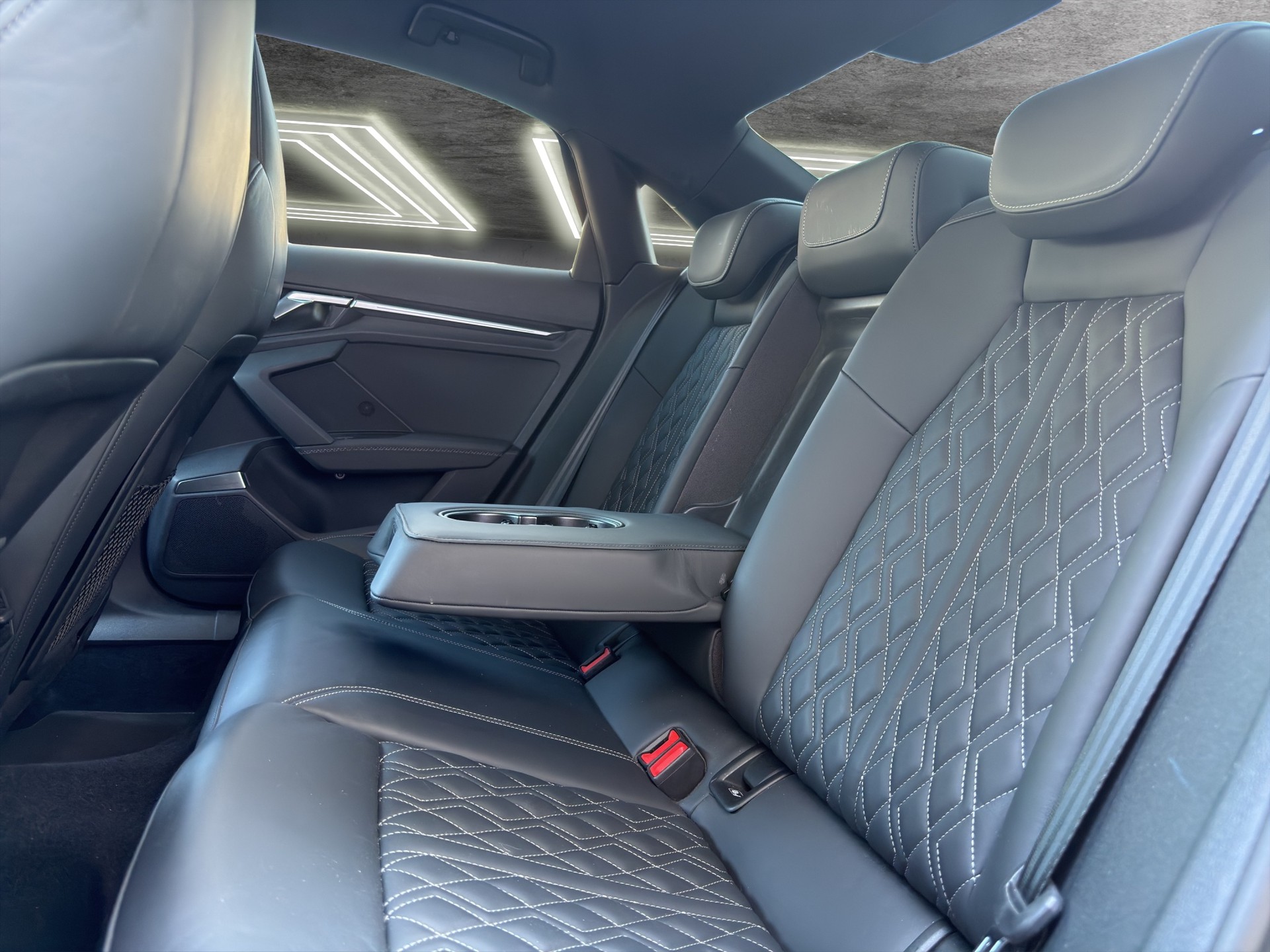 AUDI S3 Limousine 2.0 TFSI quattro S-tronic-image-5