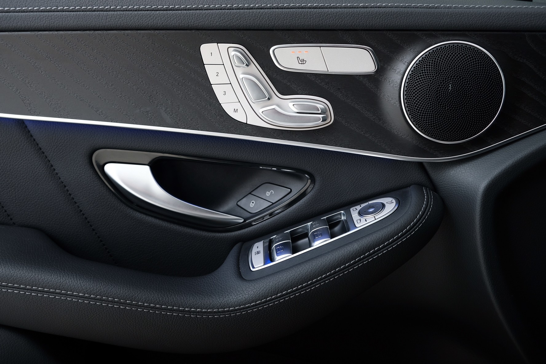 MERCEDES-BENZ GLC Coupé 200 AMG Line 4Matic 9G-Tronic-image-9
