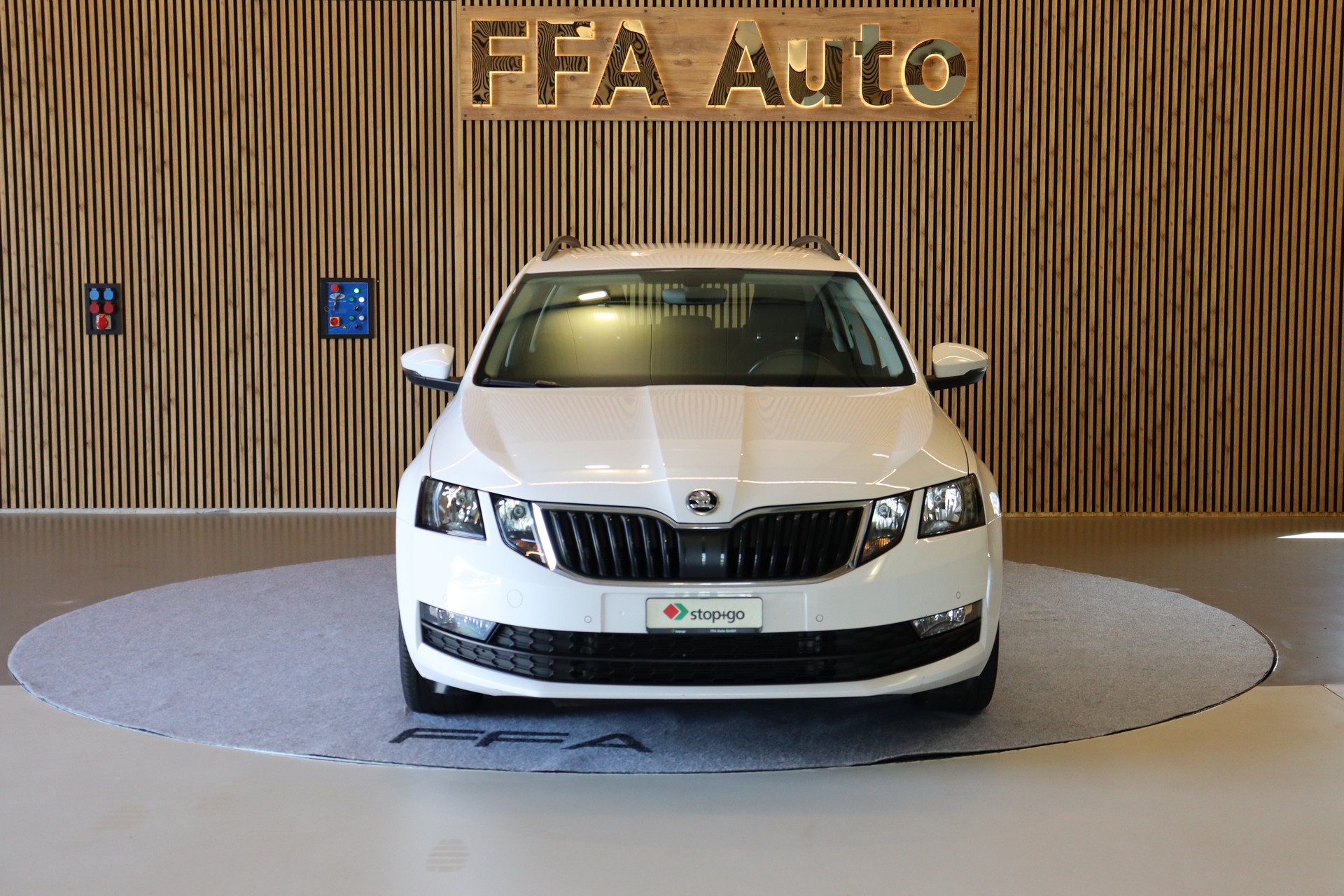 SKODA Octavia Combi 2.0 TDI 184 PS Ambition 4x4 DSG-showroom-element-2