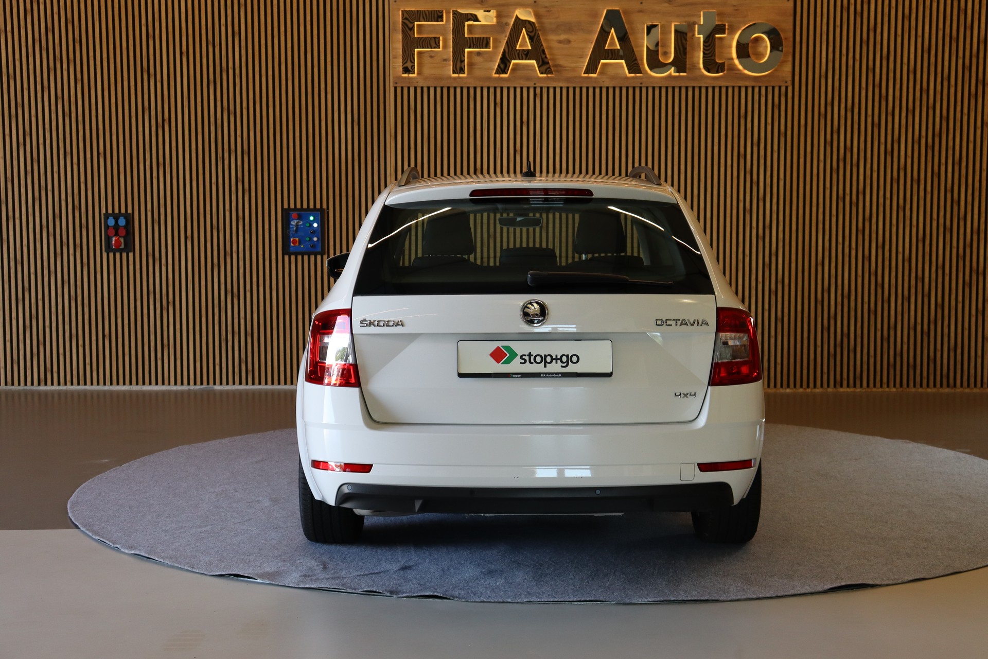 SKODA Octavia Combi 2.0 TDI 184 PS Ambition 4x4 DSG-image-8