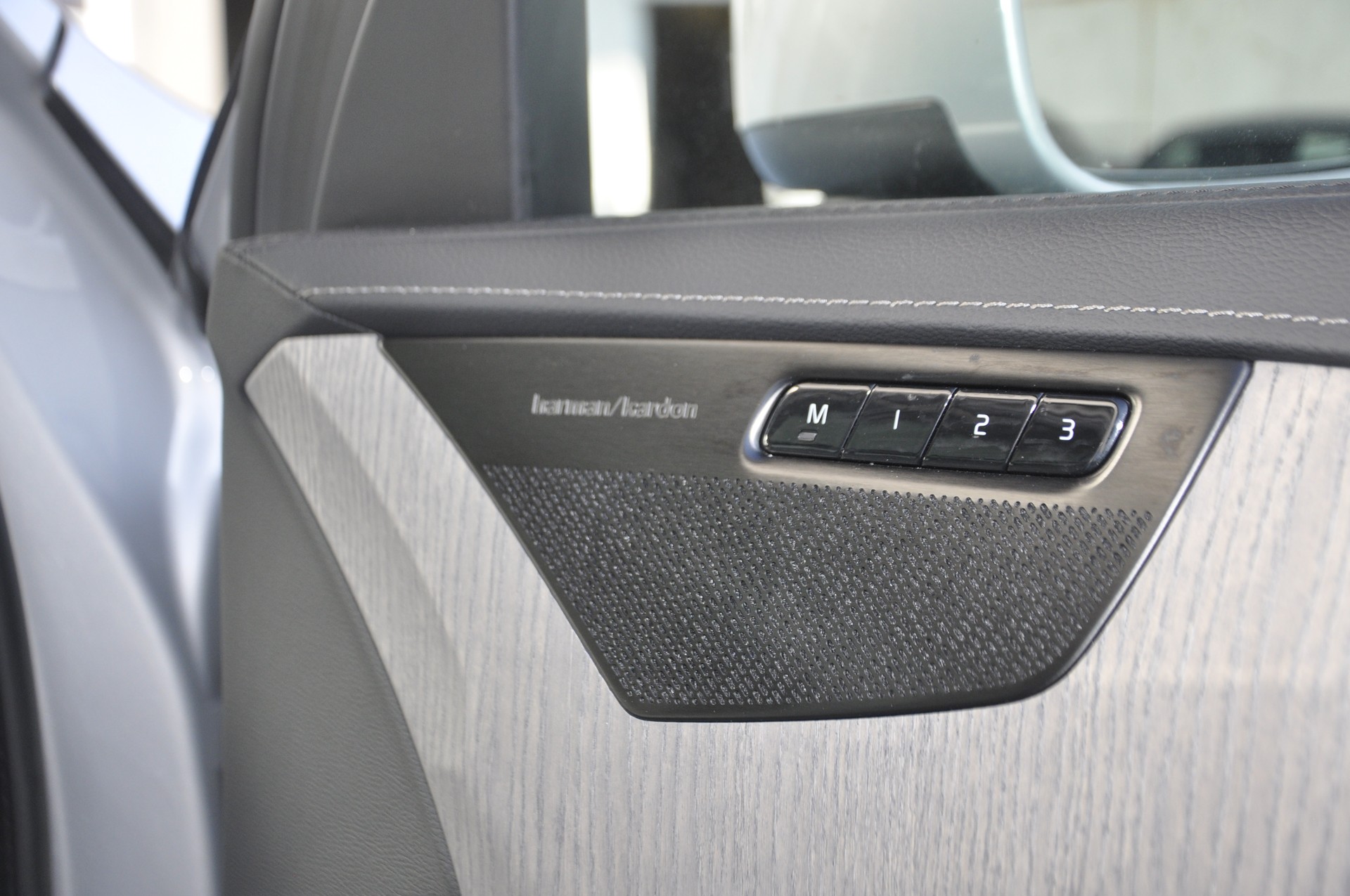 VOLVO XC90 B5 Diesel Mild Hybrid AWD Ultimate Bright Geartronic 7 Plätze-image-11