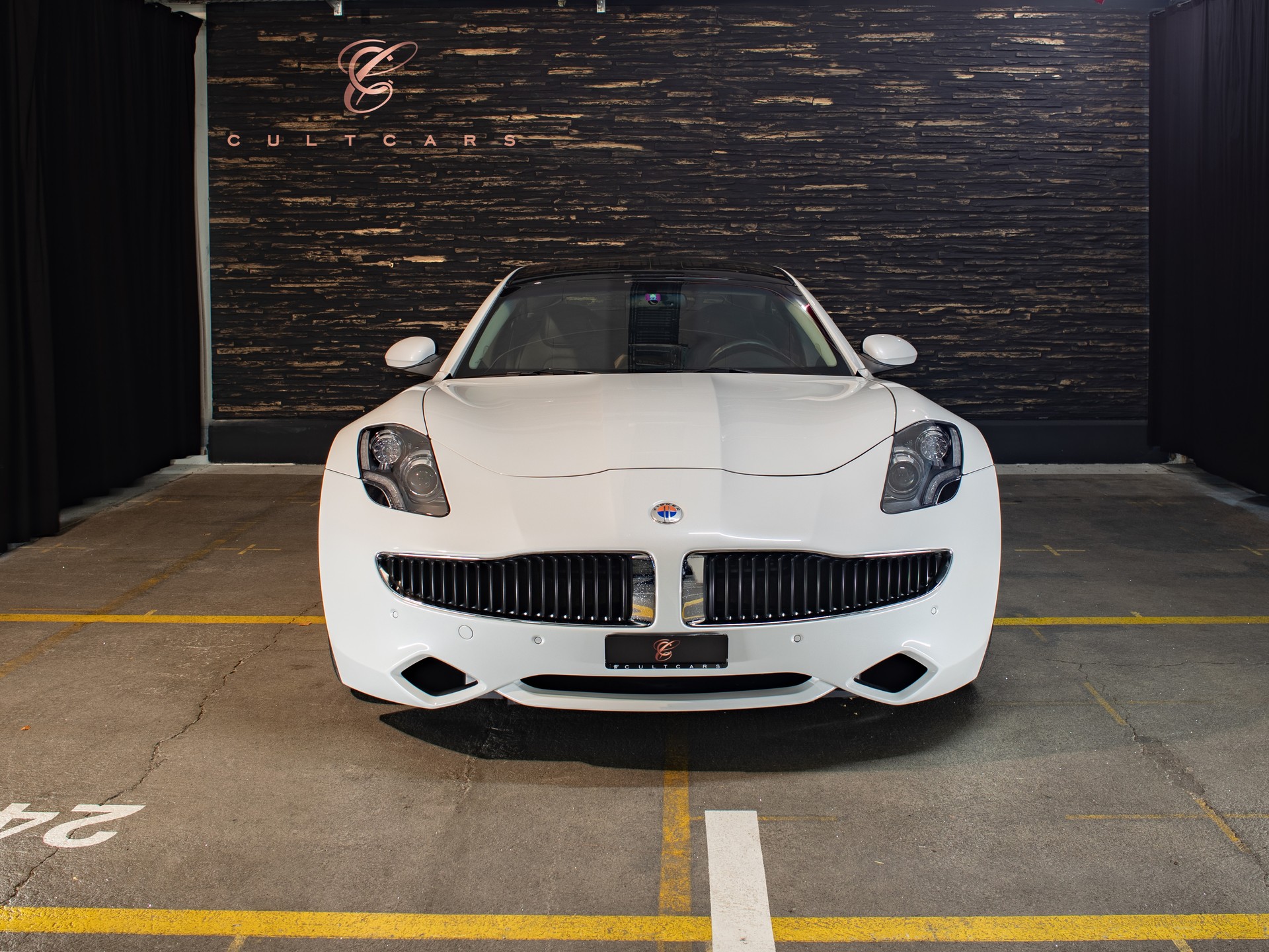 FISKER Karma Standard-showroom-element-2