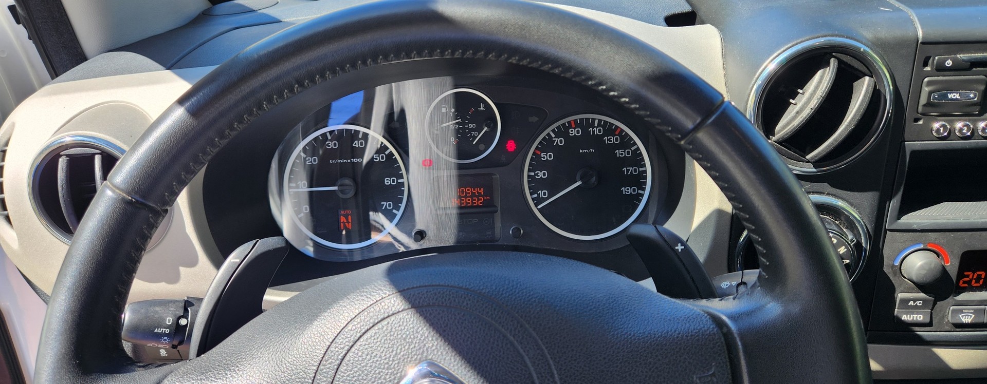 CITROEN Berlingo 1.6 e-HDi Exclusive EGS6-image-12