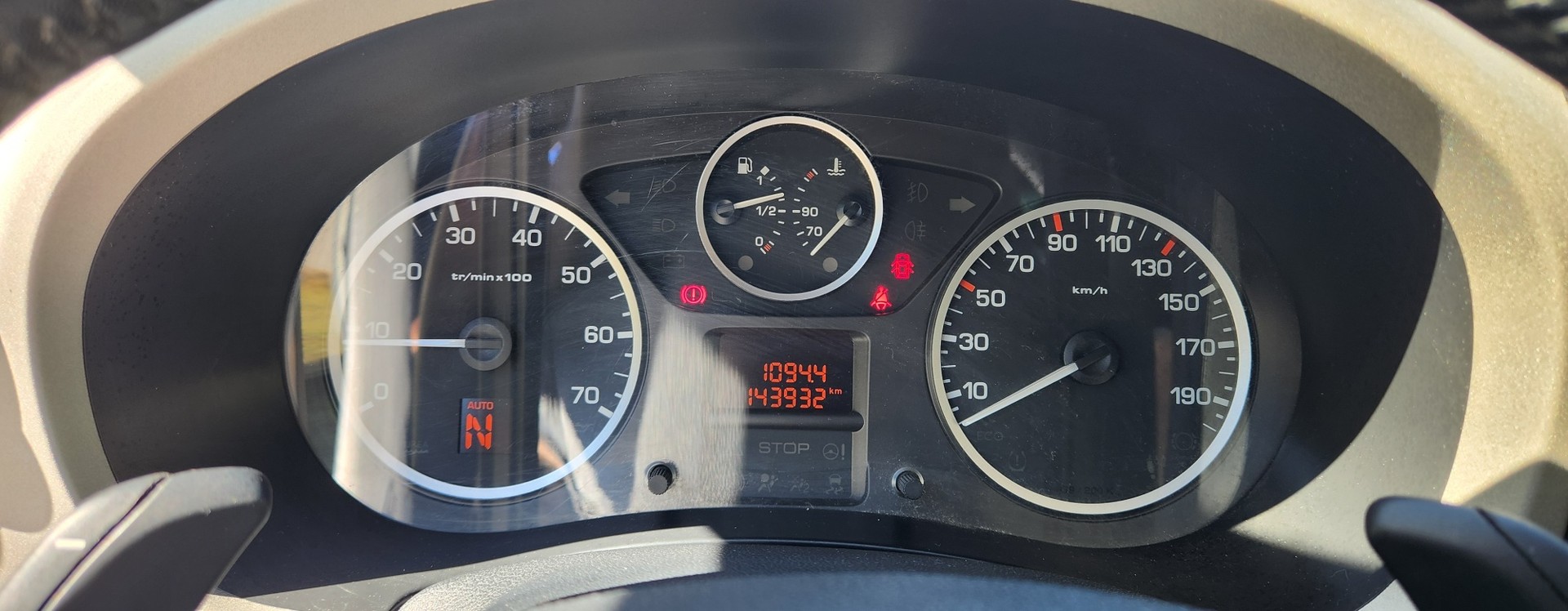 CITROEN Berlingo 1.6 e-HDi Exclusive EGS6-image-11