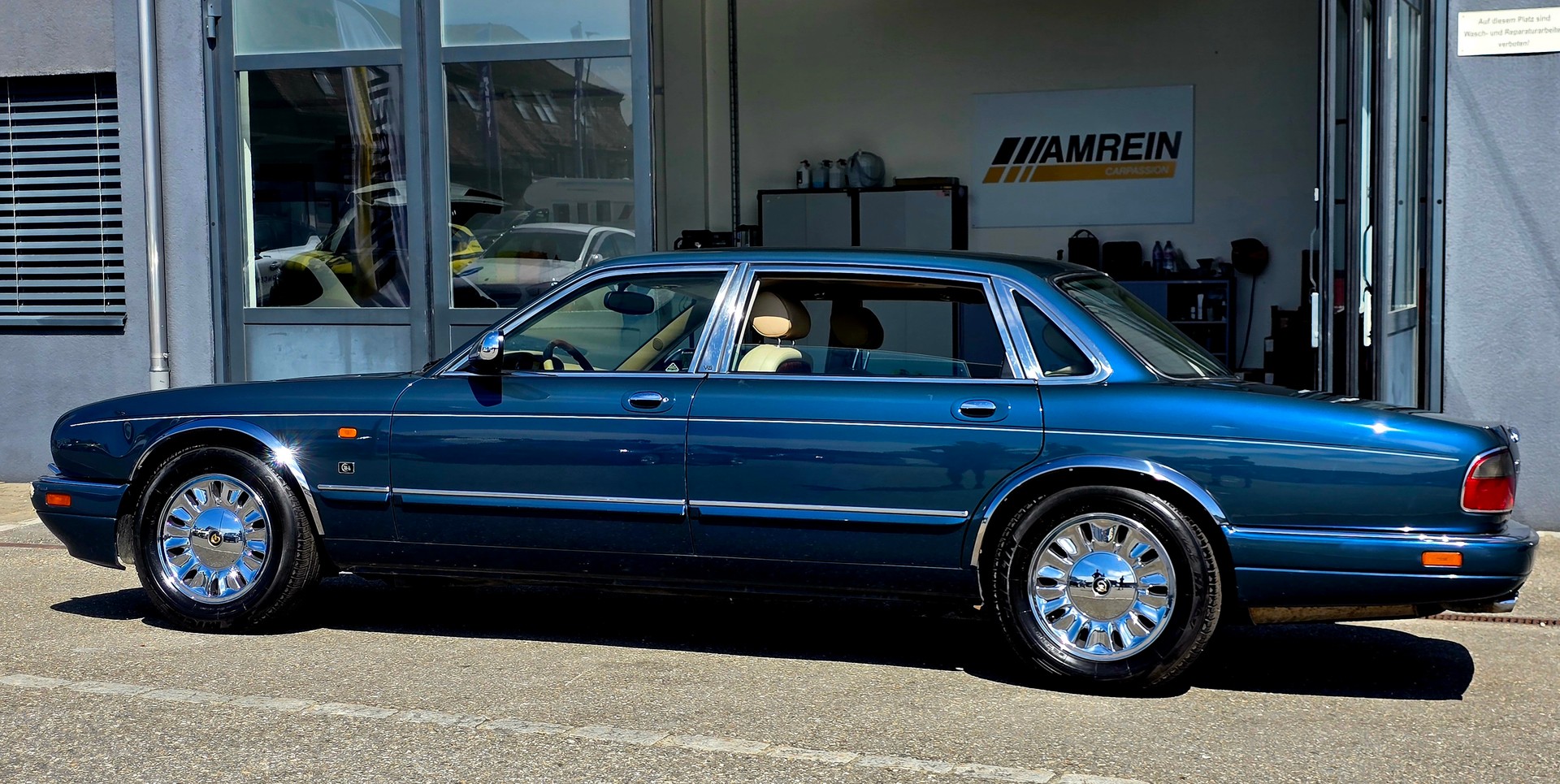 DAIMLER 6.0 Double Six Majestic