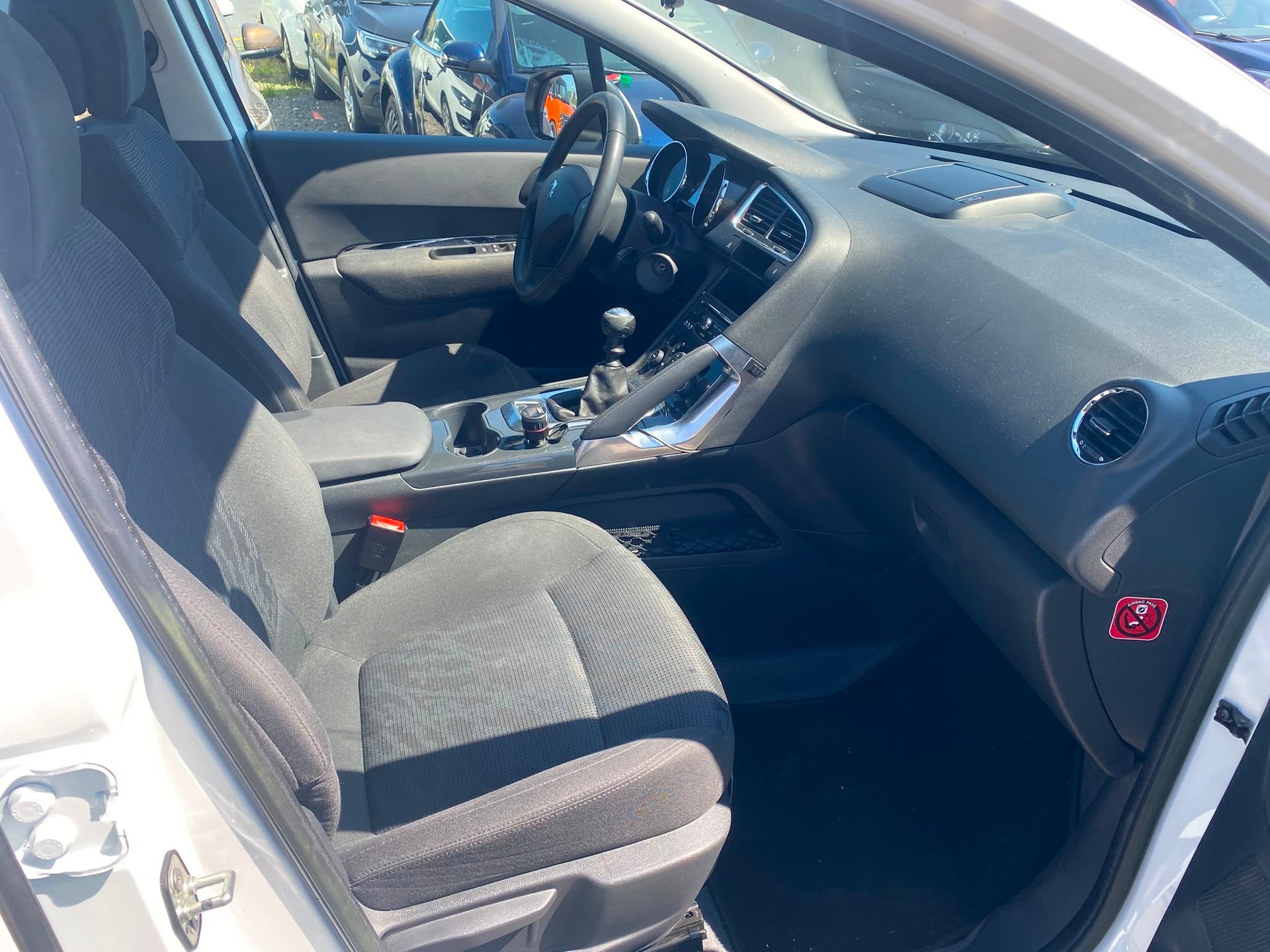 PEUGEOT 3008 1.6 16V T Swiss Edition-image-4