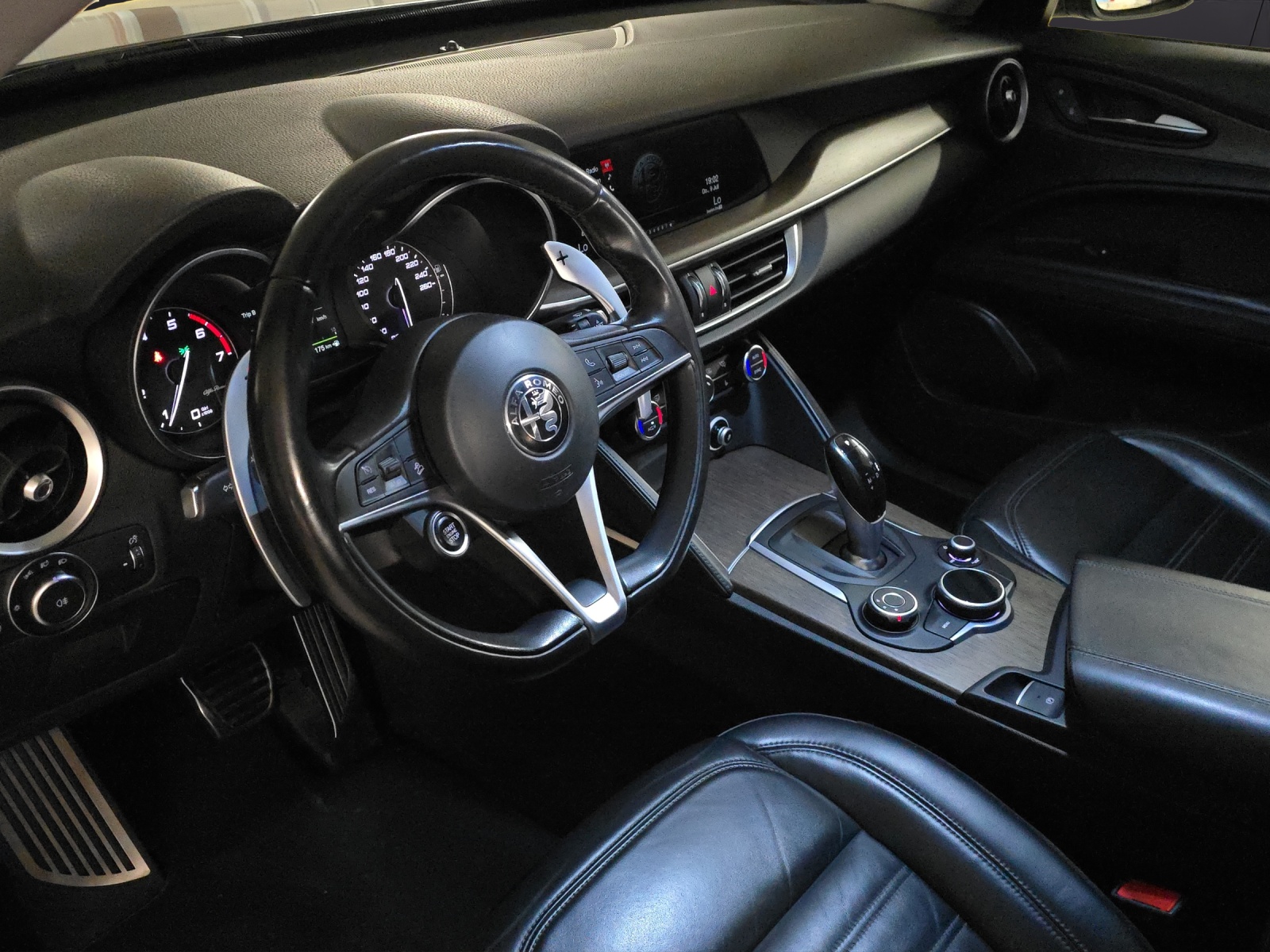 ALFA ROMEO 2.0 First Edition Q4 Automatic CH-Fahrzeug-image-9
