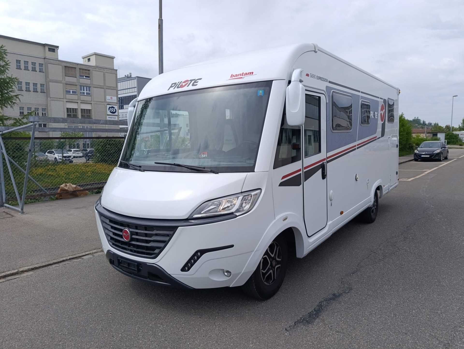 PILOTE Expression G690H *** Enormes Platzangebot auf nur 6,99 m***-showroom-element-3