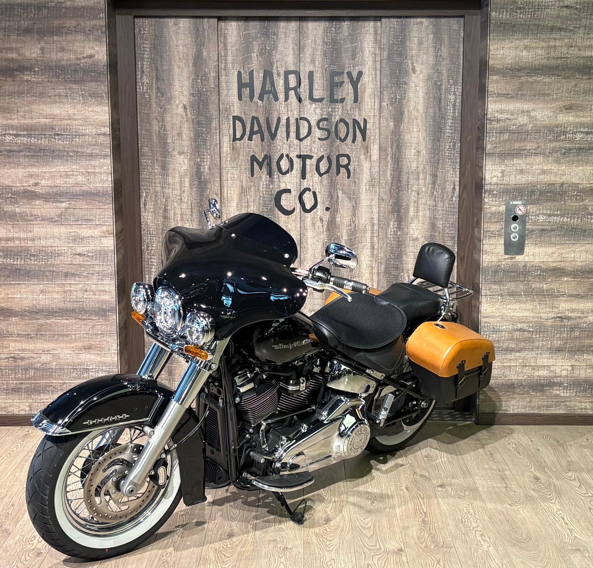 HARLEY-DAVIDSON FLDE Deluxe 107 ABS-image-2