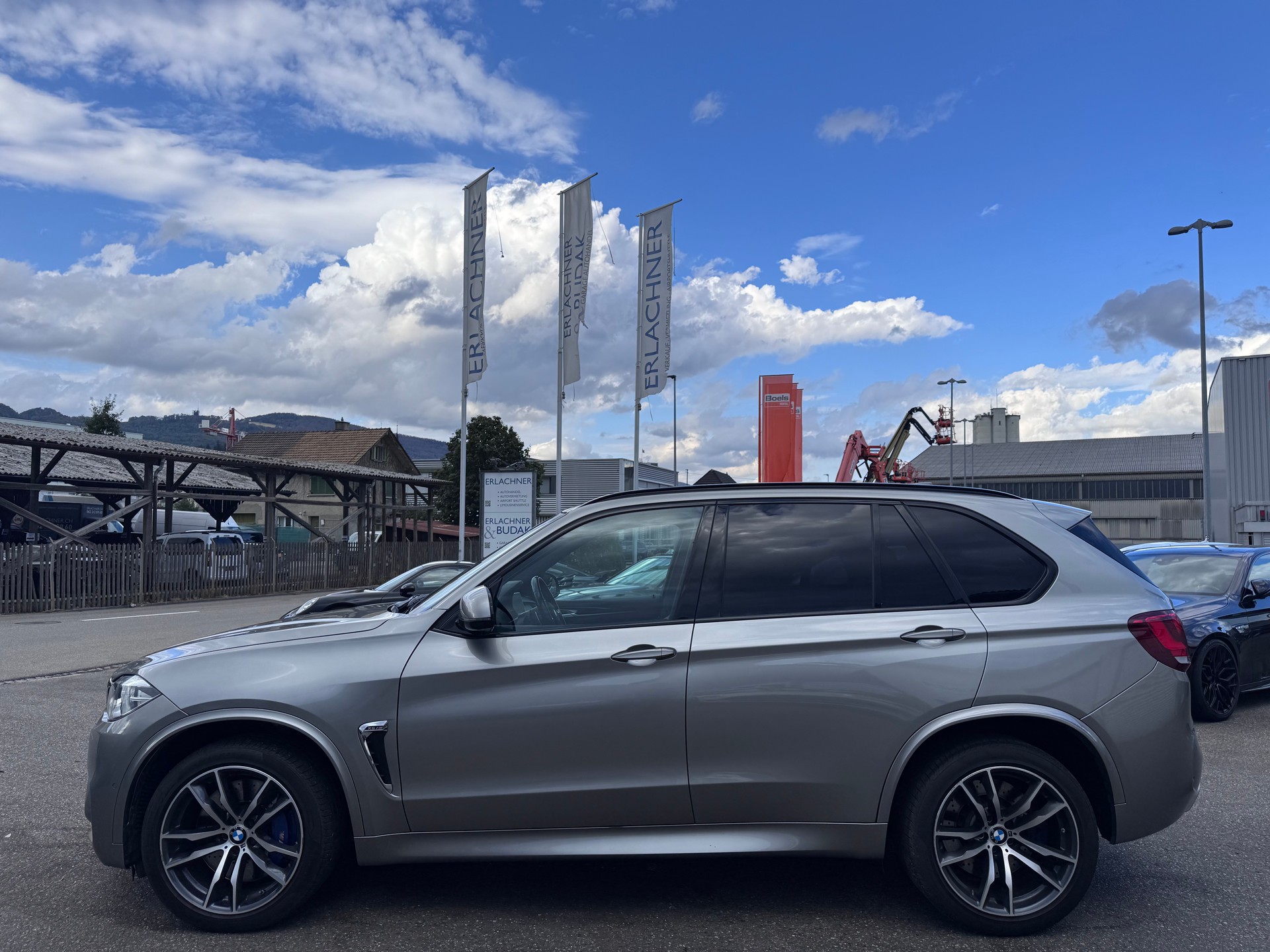 BMW X5M Steptronic-showroom-element-2