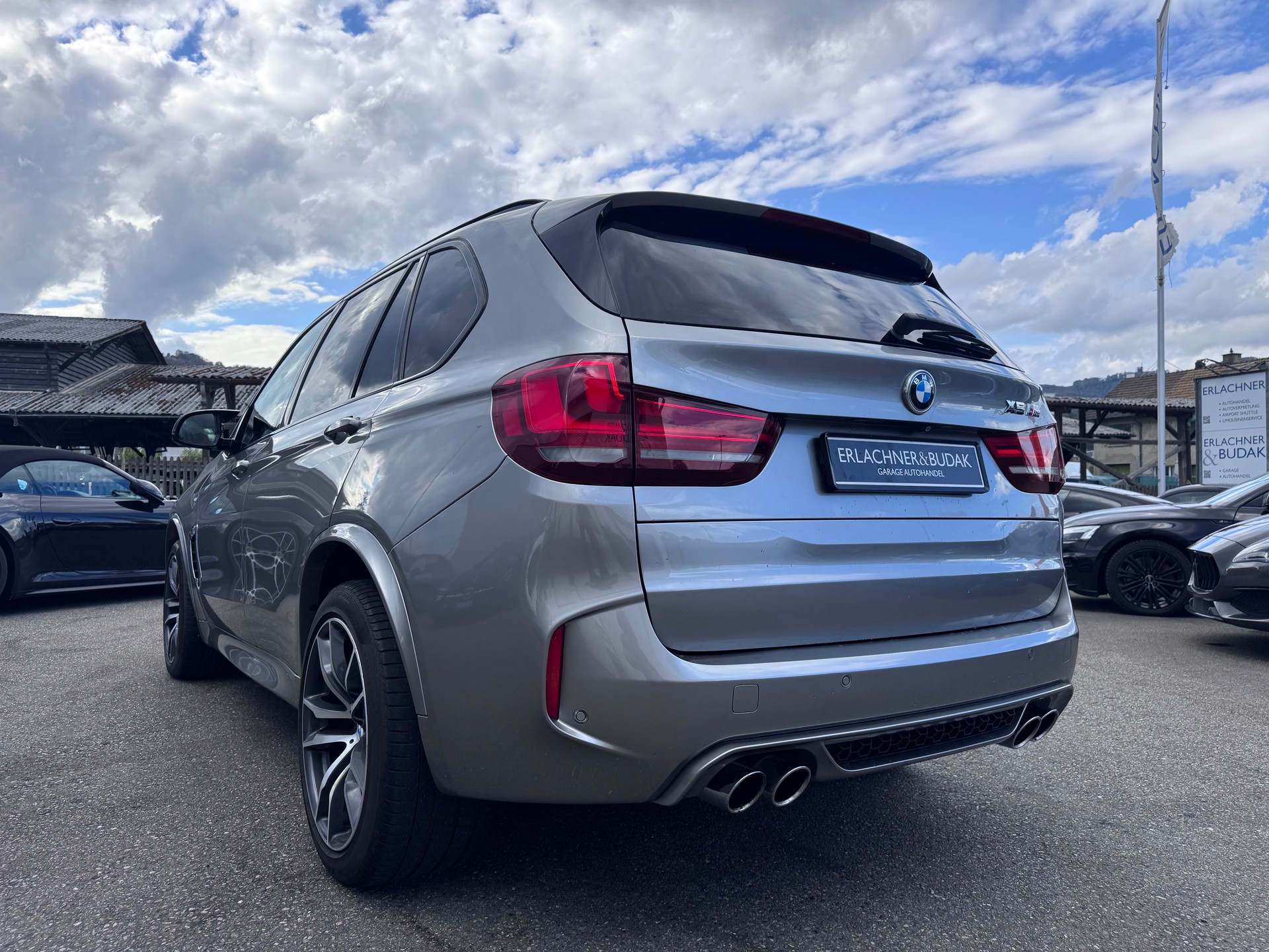 BMW X5M Steptronic-showroom-element-3