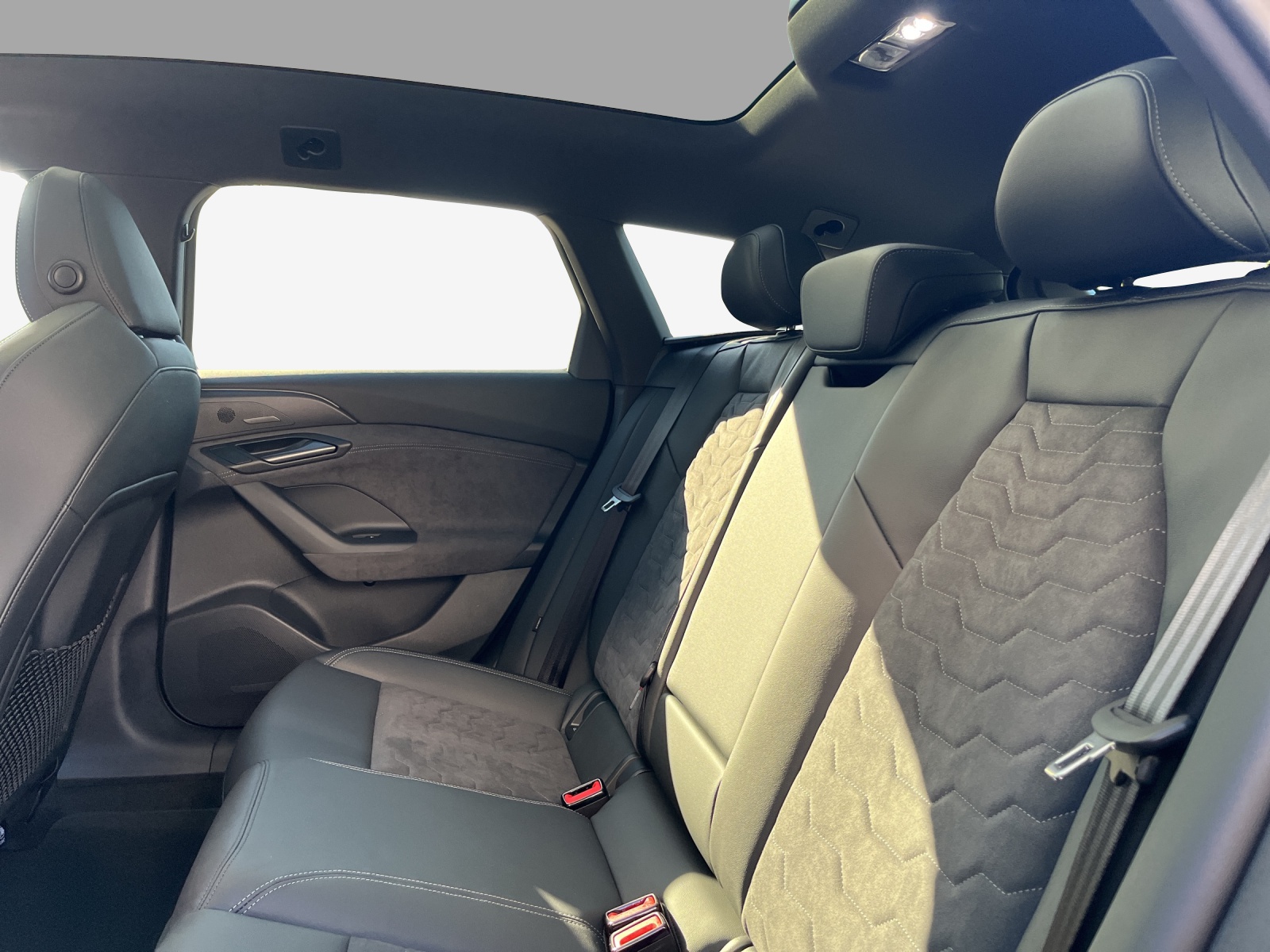 AUDI S6 Avant e-tron quattro-image-11