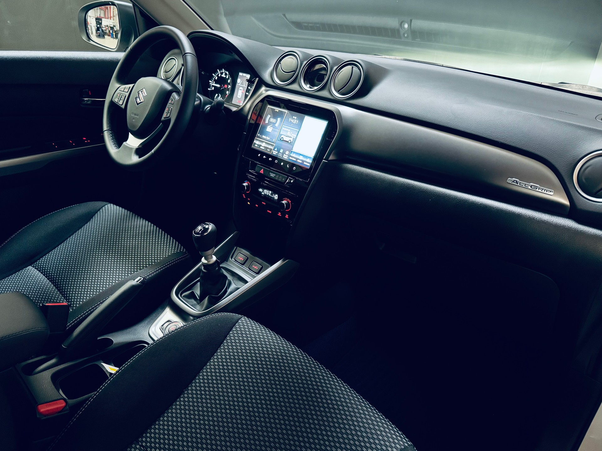 SUZUKI Vitara 1.4 Boosterjet Compact + 4x4 Hybrid-image-18