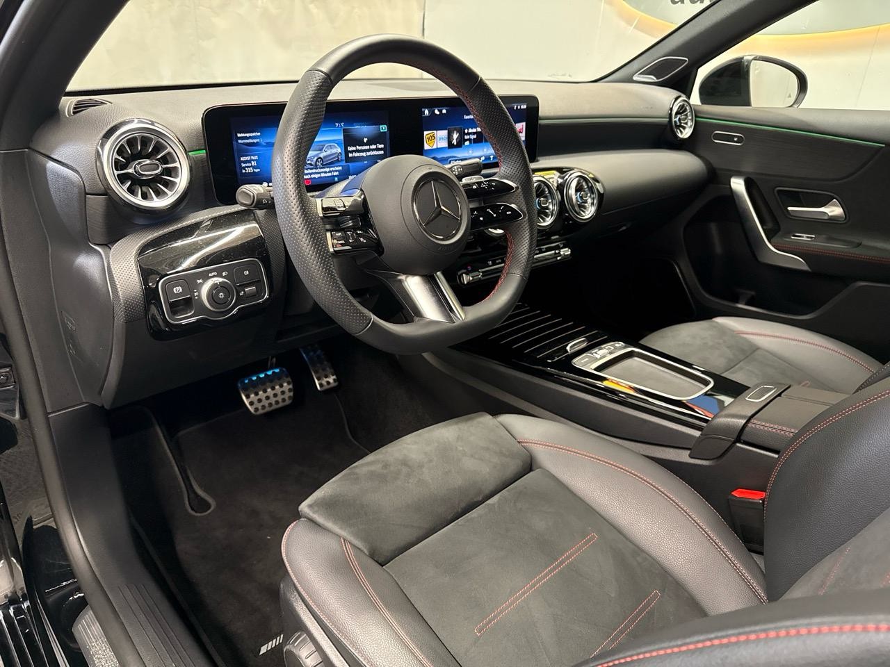MERCEDES-BENZ A 250 4Matic 8G-DCT-showroom-element-2
