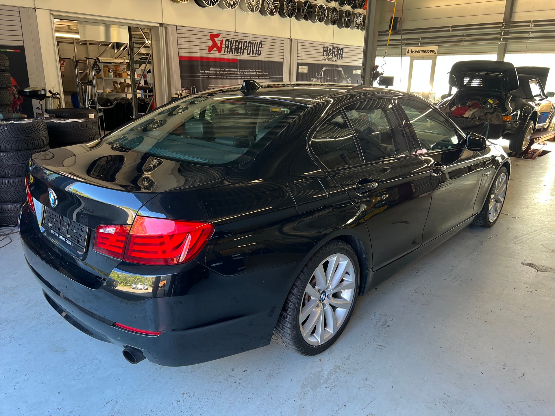 BMW 535i Steptronic-showroom-element-2