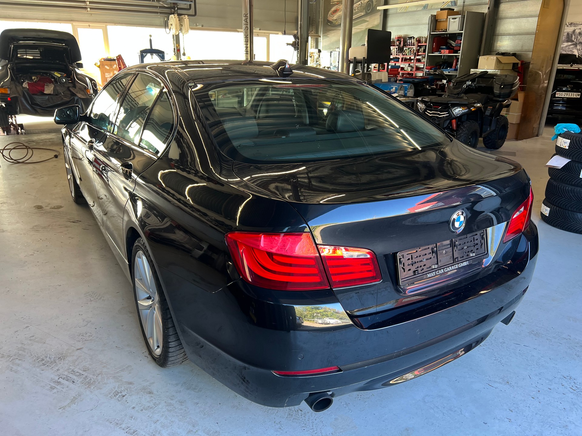 BMW 535i Steptronic-showroom-element-1