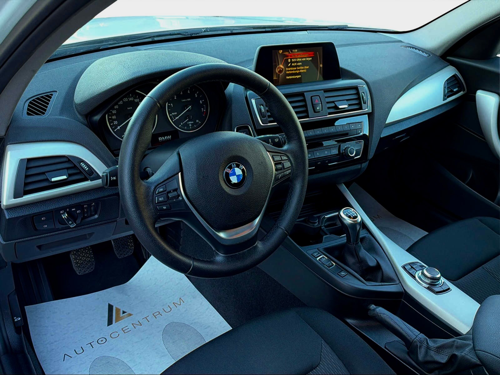 BMW 116i Business-showroom-element-1