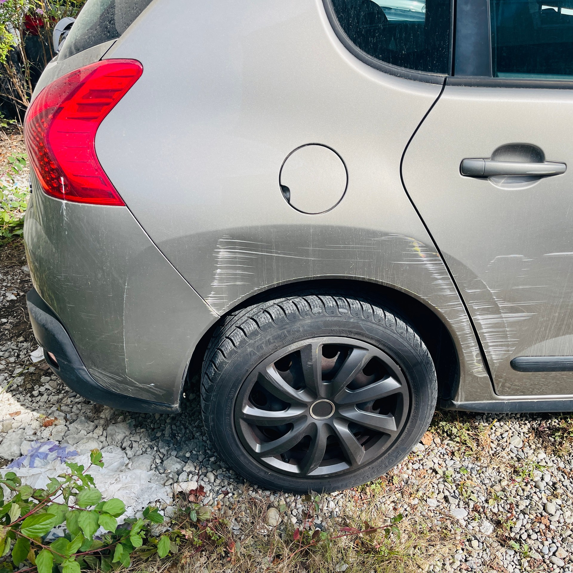 PEUGEOT 3008 1.6 16V VTI Trendy Clim-image-9