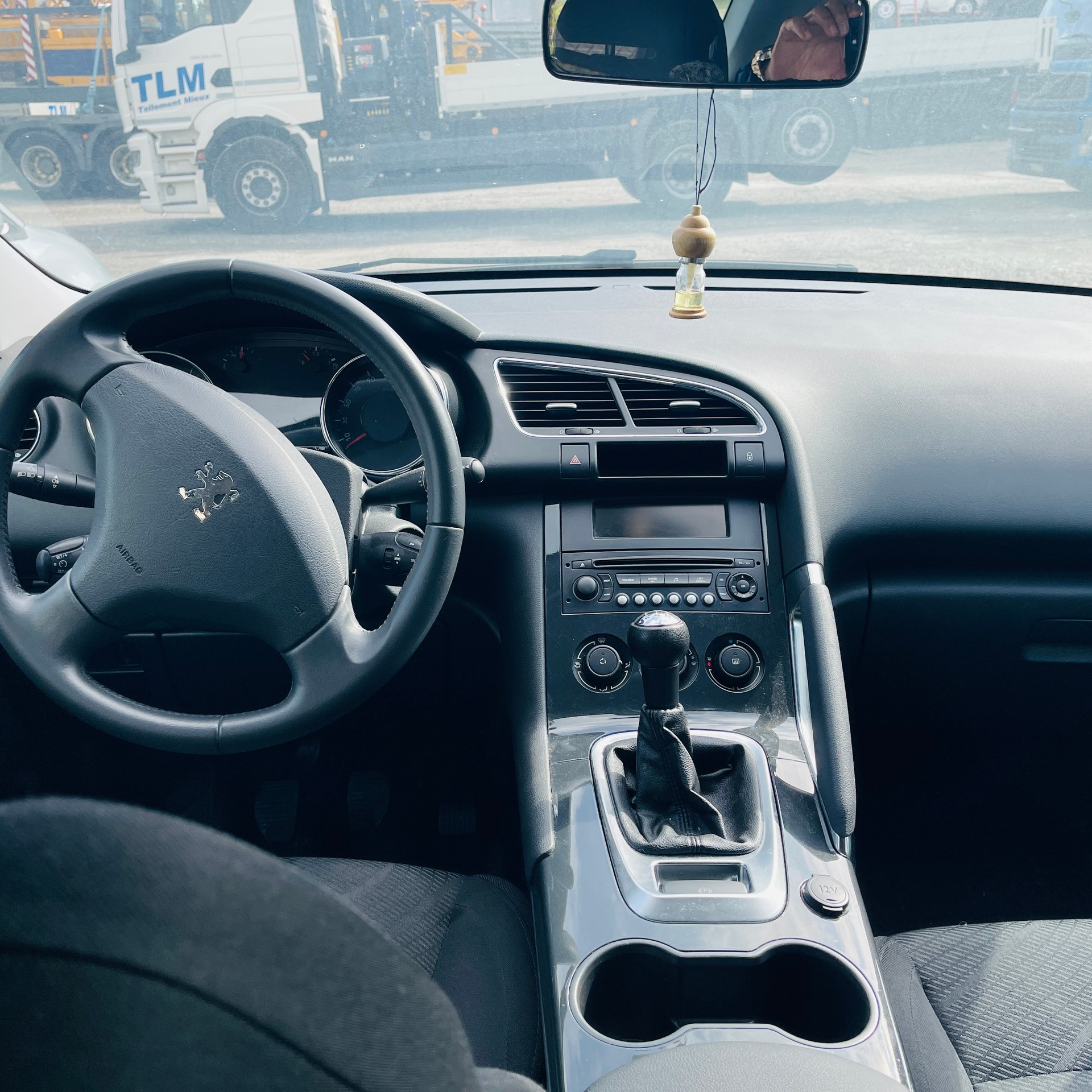 PEUGEOT 3008 1.6 16V VTI Trendy Clim-image-6