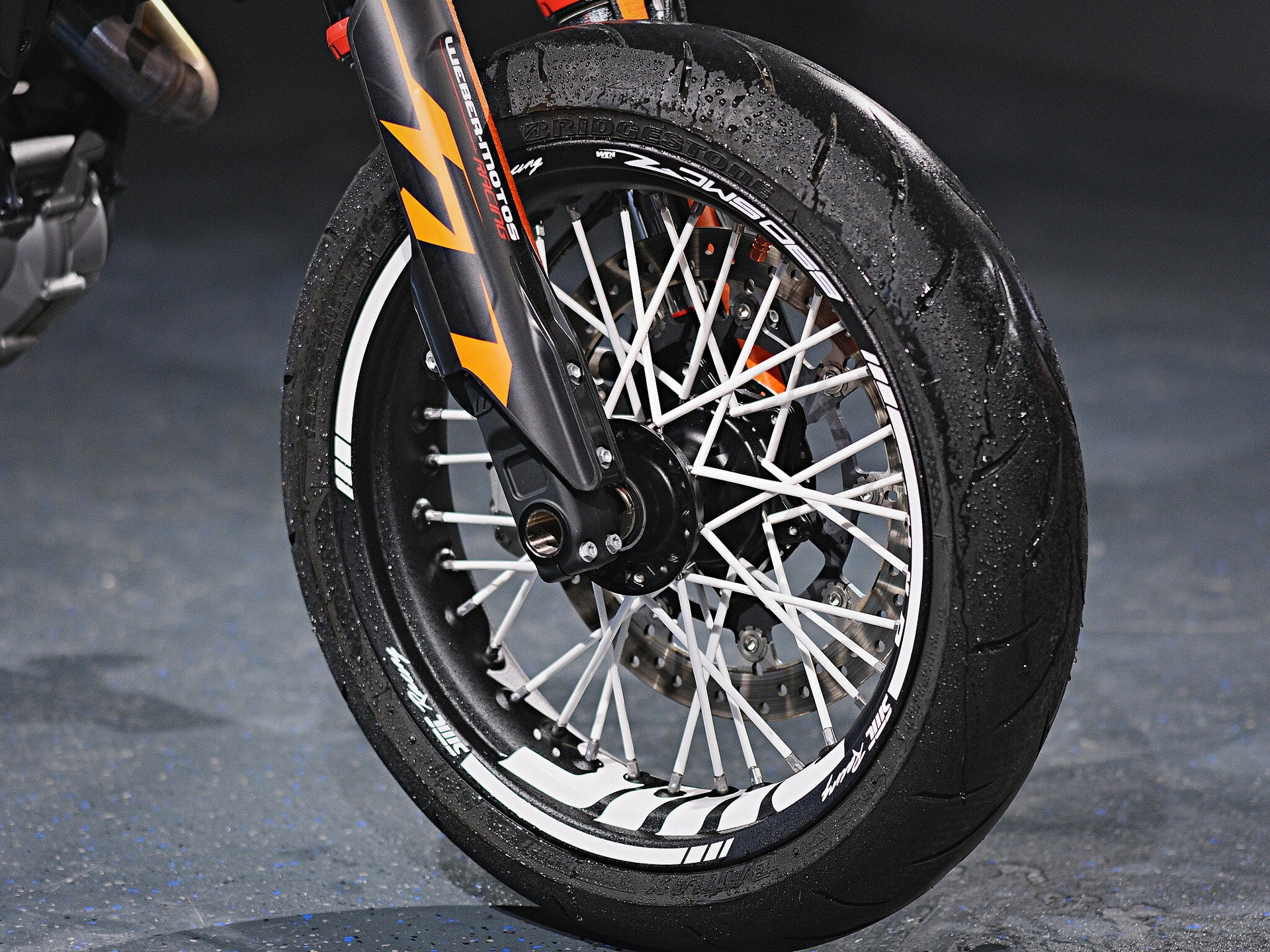 KTM 690 SMC R ABS (35 kW)-image-13